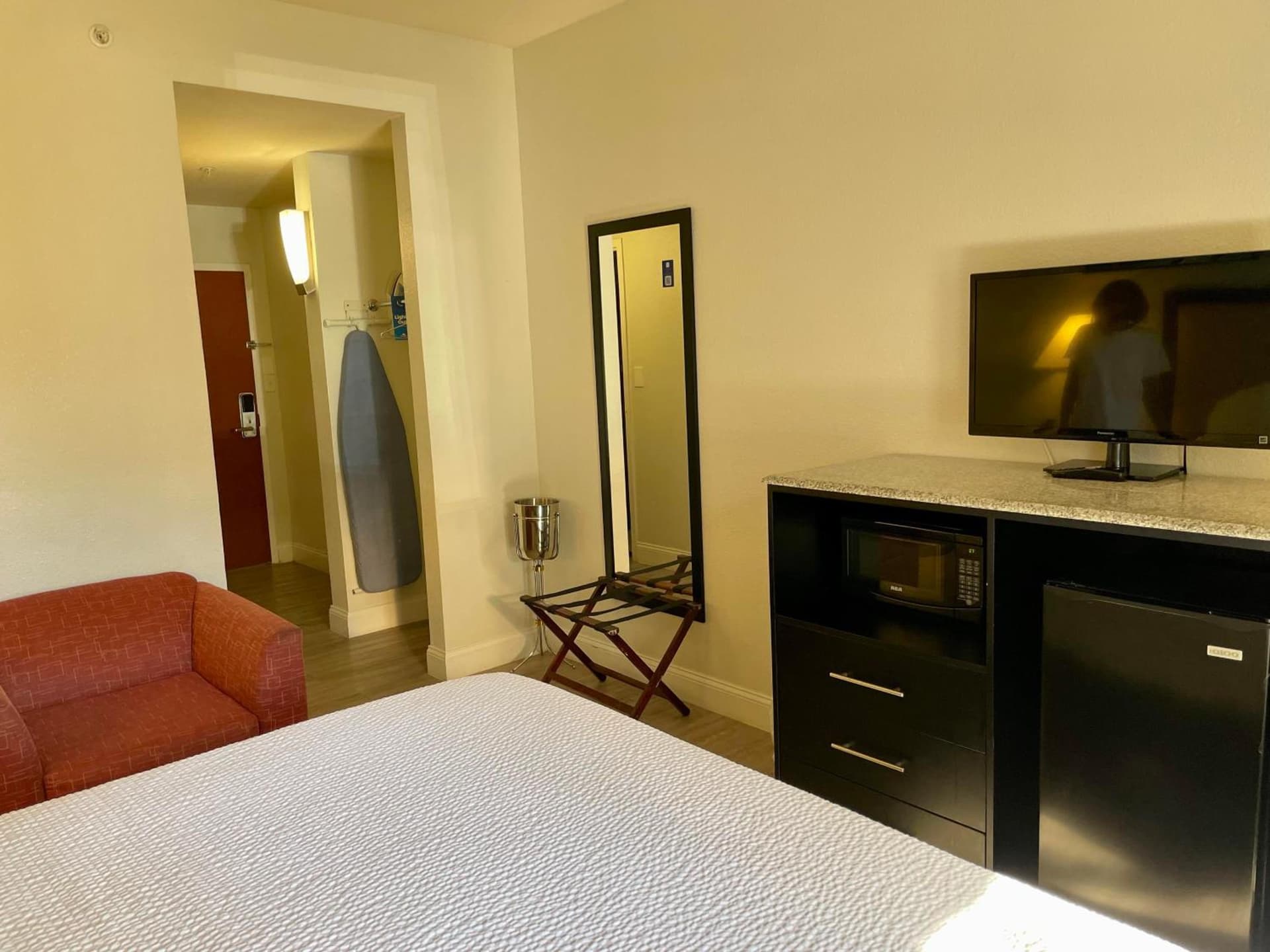 Days Inn & Suites by Wyndham Lakeland gallery photo in Lakeland, FL — image 110