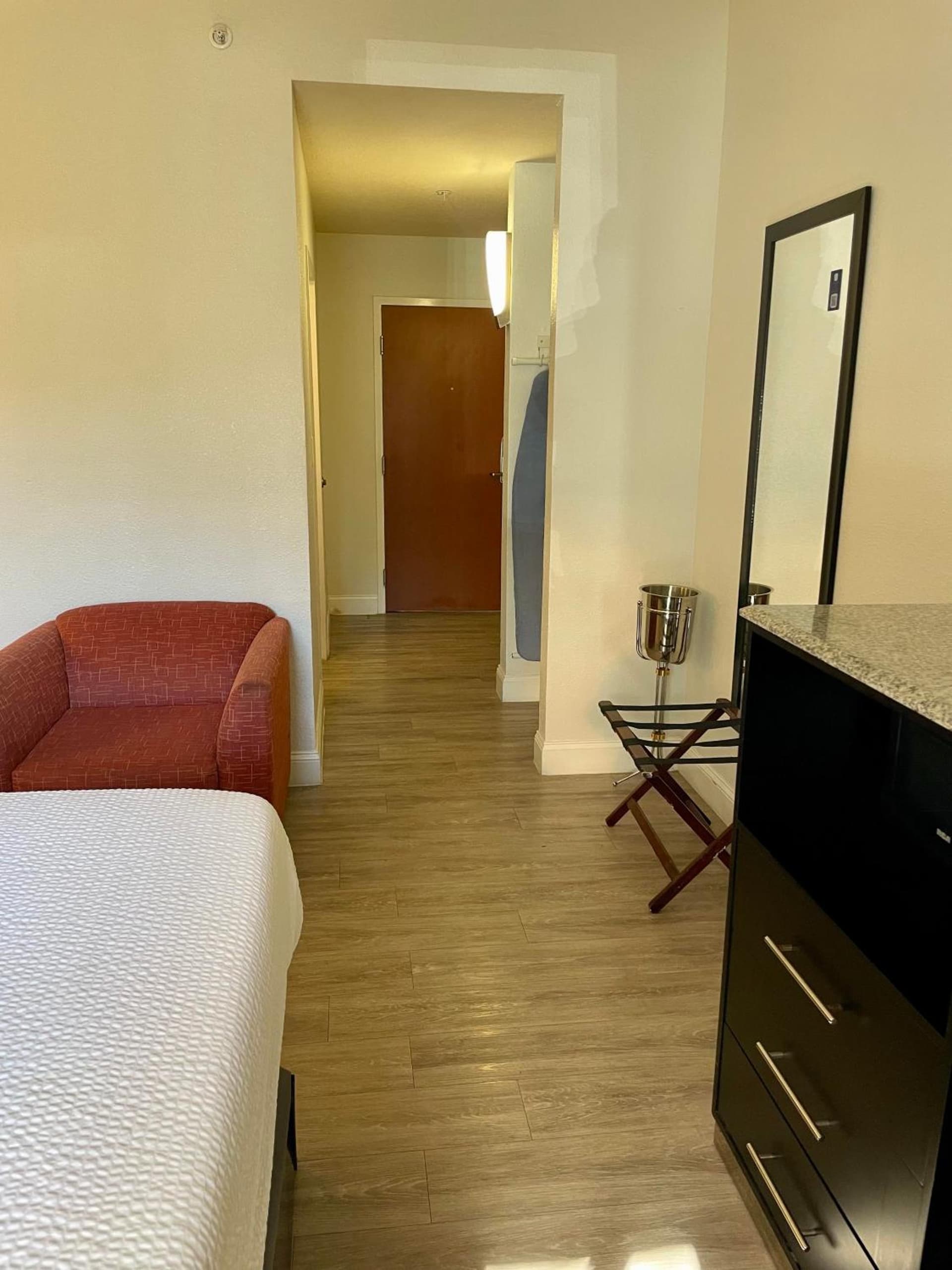 Days Inn & Suites by Wyndham Lakeland gallery photo in Lakeland, FL — image 123