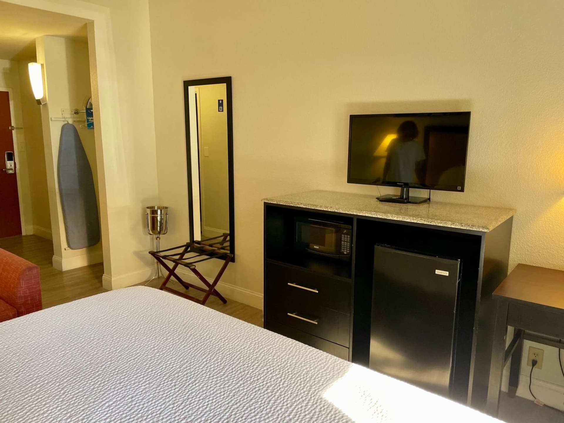 Days Inn & Suites by Wyndham Lakeland gallery photo in Lakeland, FL — image 54
