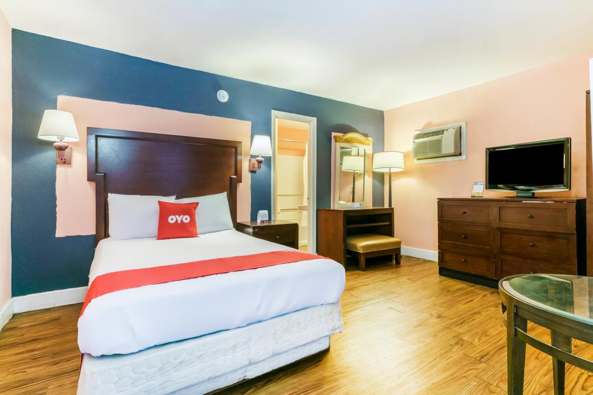 OYO Hotel Myrtle Beach Kings Hwy interior in Myrtle Beach, SC — gallery photo 2