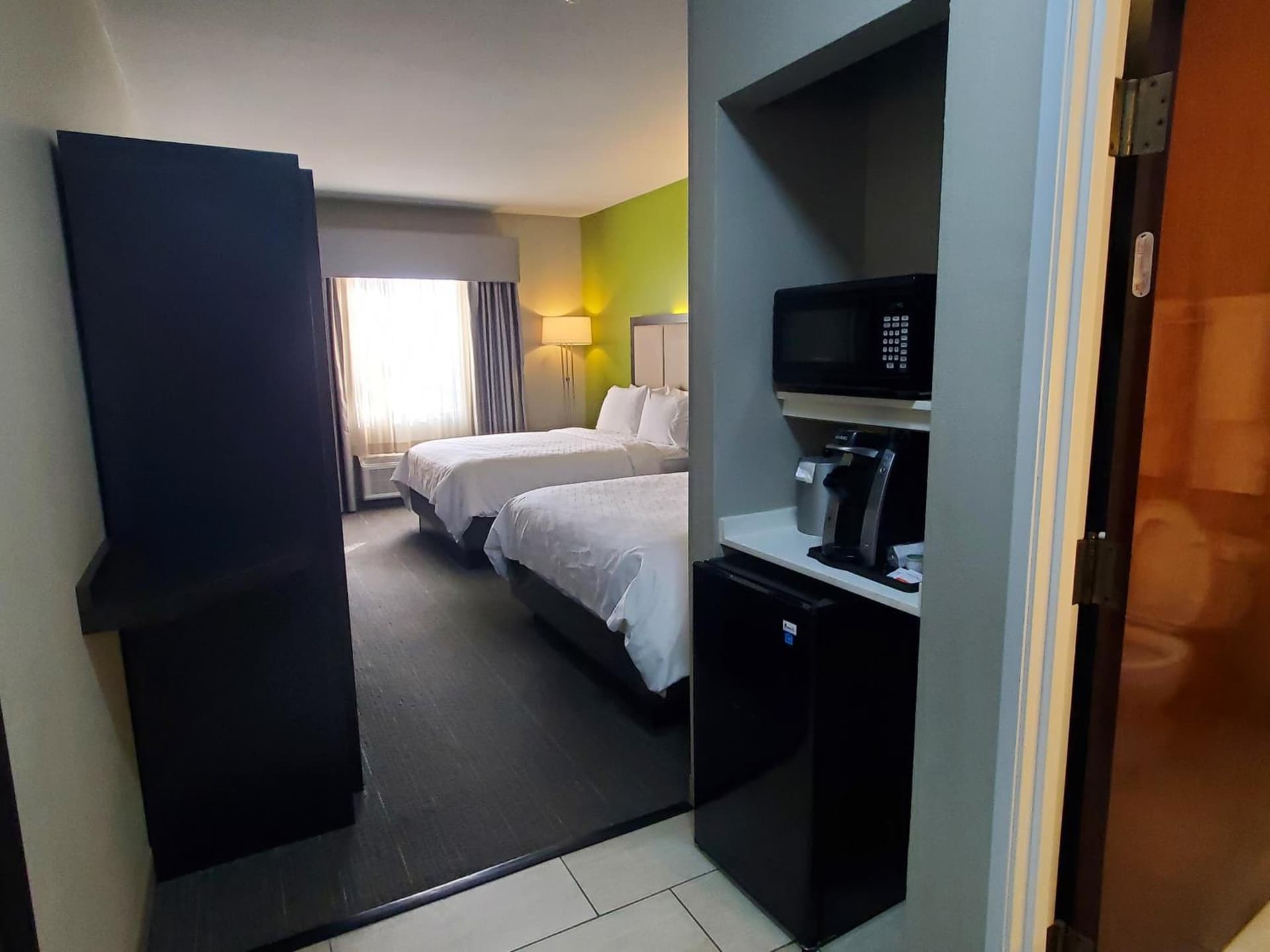 Holiday Inn Express Pearland by IHG interior in Pearland, TX — gallery photo 2