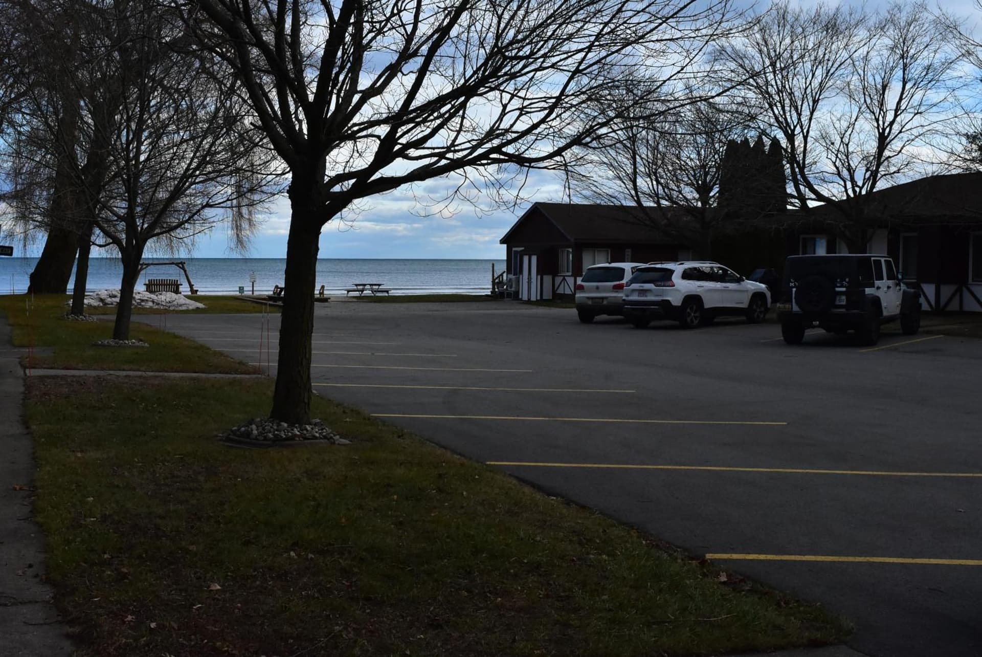 Sunrise Beach Oscoda @ Surfside interior in Oscoda, MI — gallery photo 2