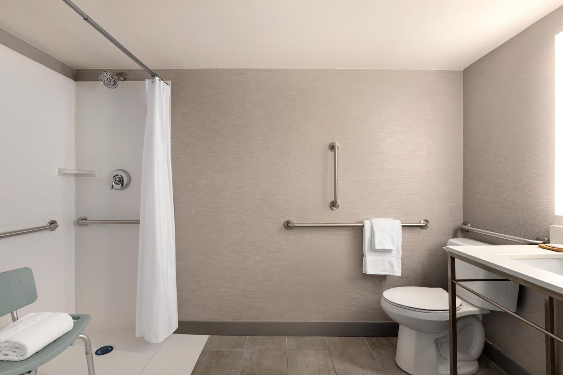 Holiday Inn Philadelphia Arpt-Stadium Area by IHG gallery photo in Philadelphia, PA — image 45