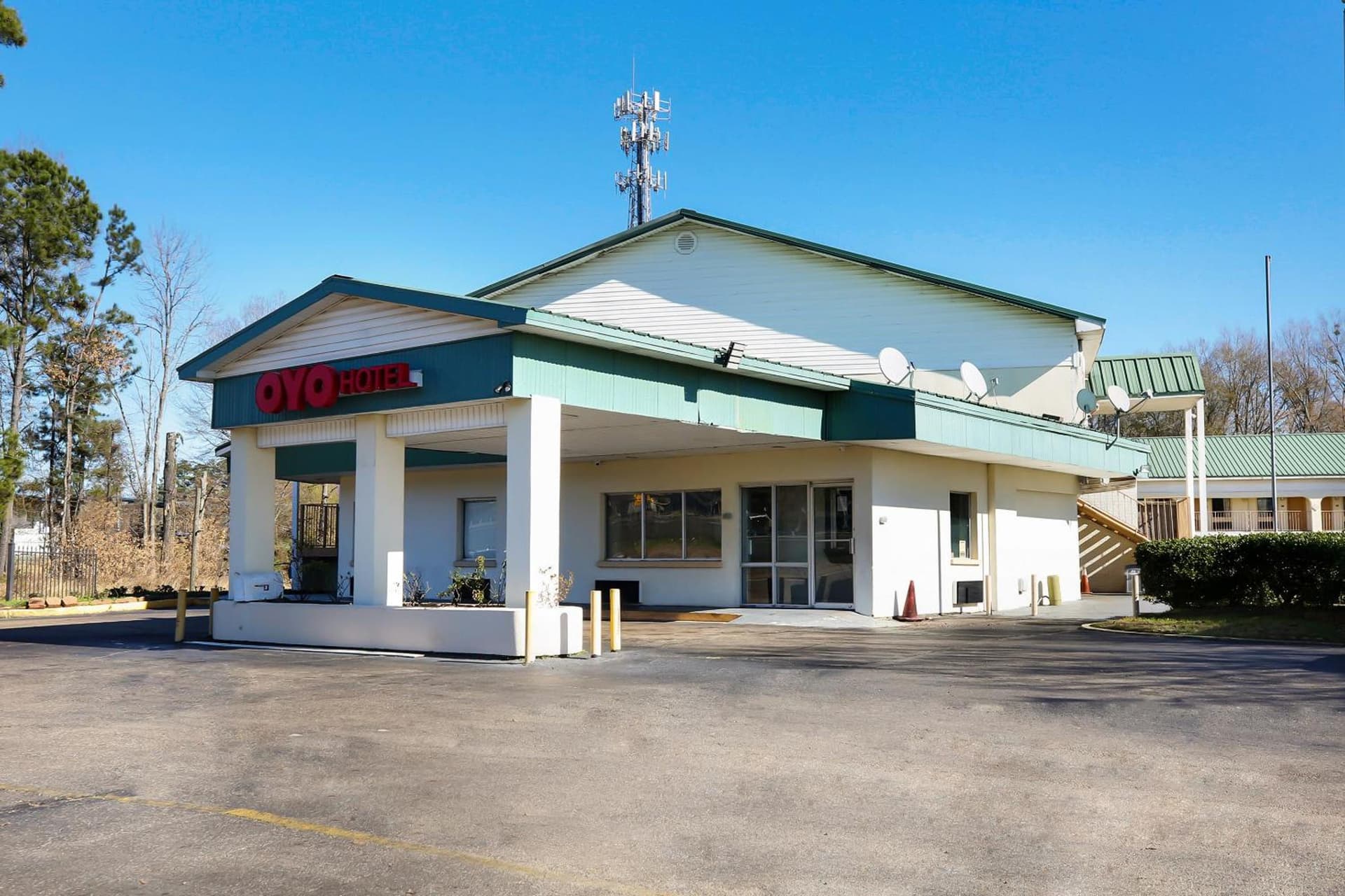 OYO Hotel Jackson South I-55 featured exterior or lobby in Jackson, MS — similar hotel