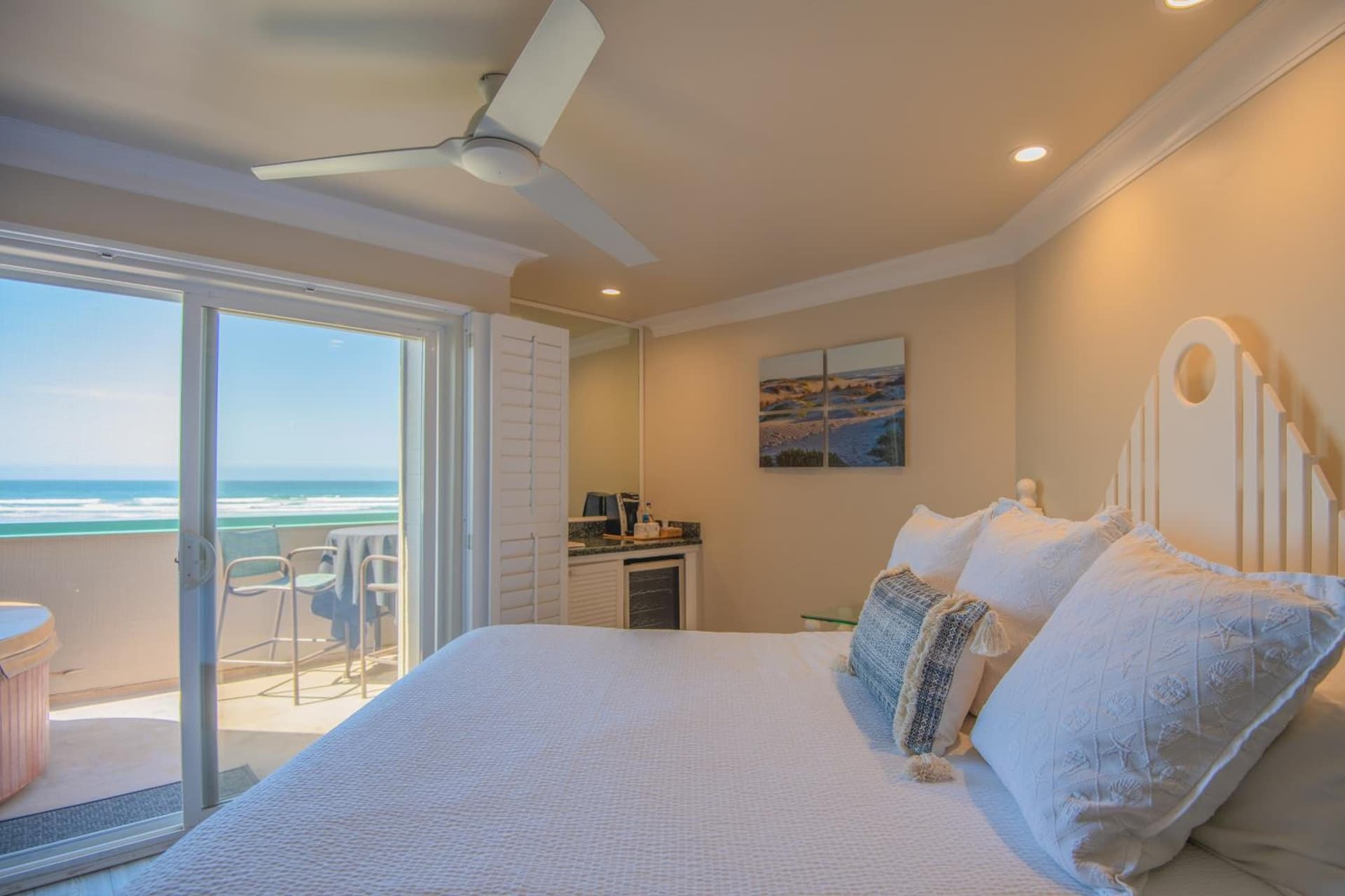 SeaVenture Beach Hotel property views in Pismo Beach, CA — gallery photo 3