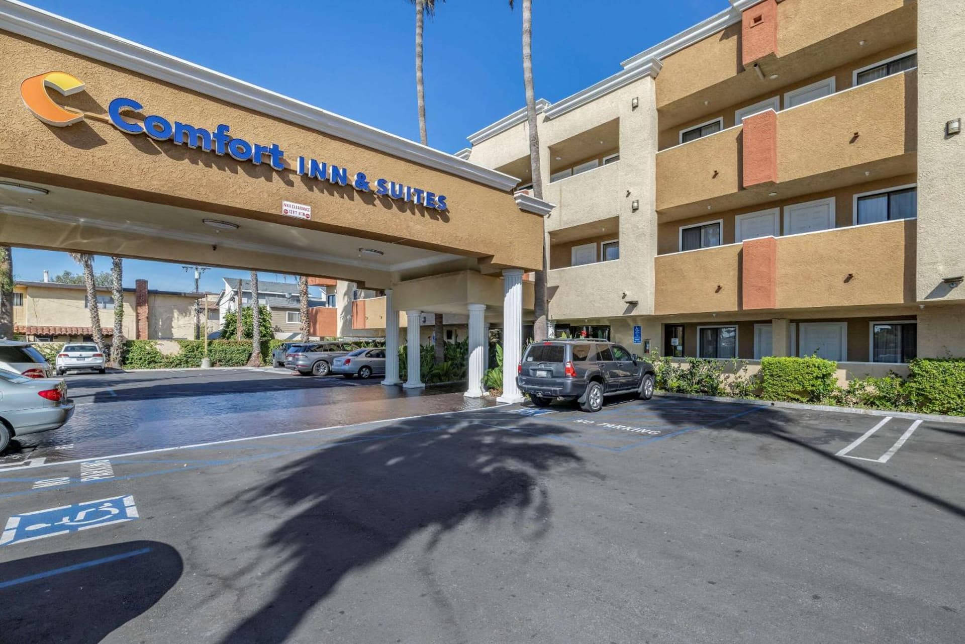 Comfort Inn & Suites Huntington Beach interior in Huntington Beach, CA — gallery photo 2