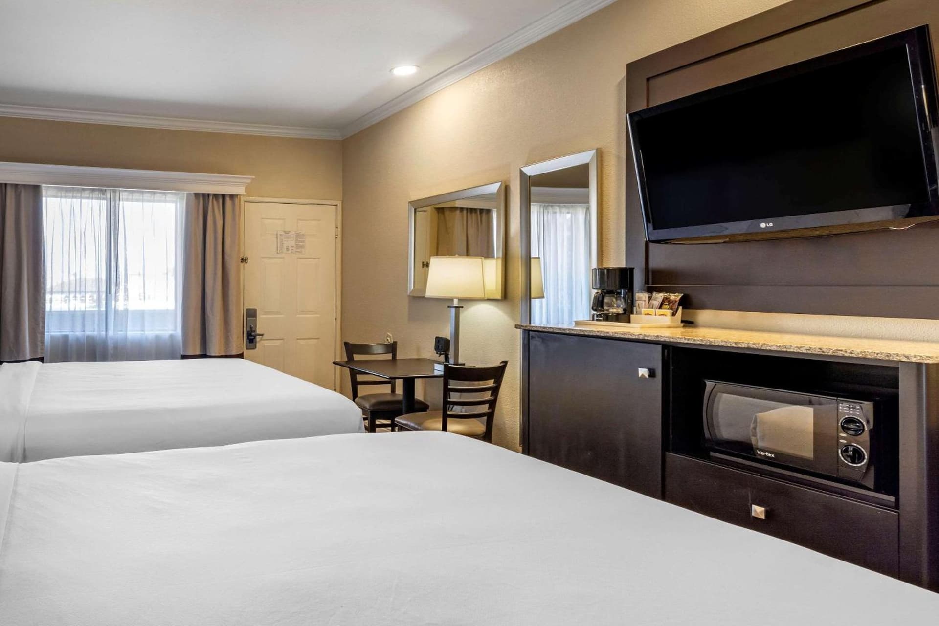 Comfort Inn & Suites Huntington Beach gallery photo in Huntington Beach, CA — image 36