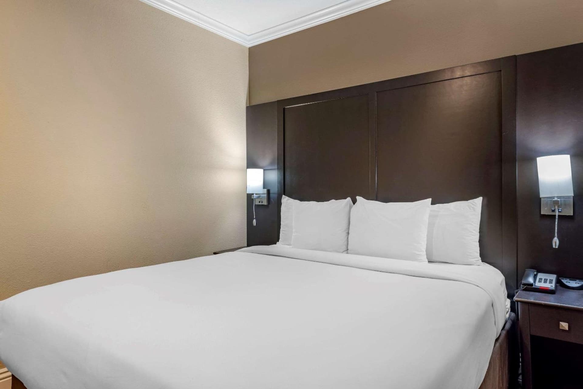Comfort Inn & Suites Huntington Beach gallery photo in Huntington Beach, CA — image 19