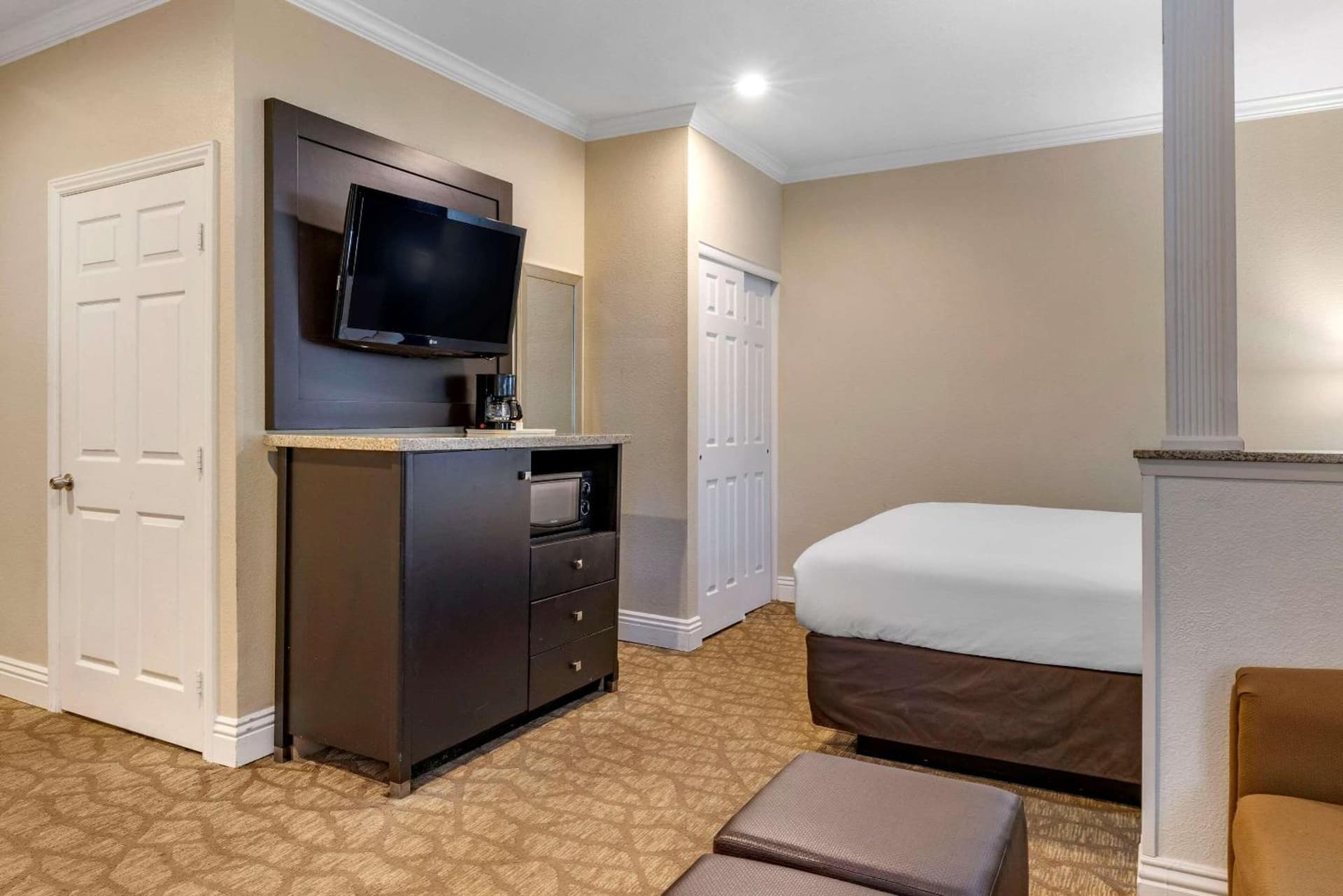 Comfort Inn & Suites Huntington Beach gallery photo in Huntington Beach, CA — image 10