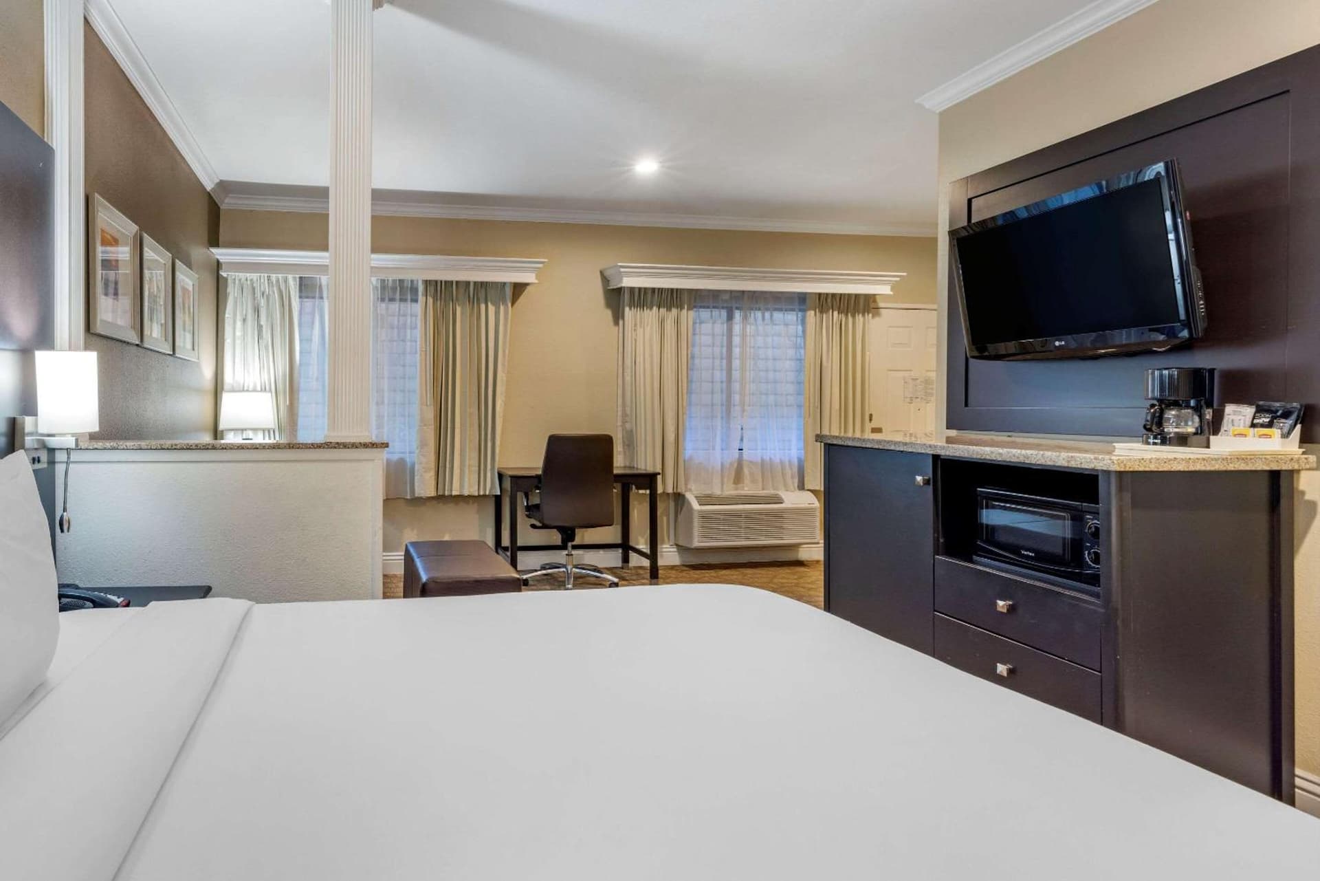 Comfort Inn & Suites Huntington Beach gallery photo in Huntington Beach, CA — image 14