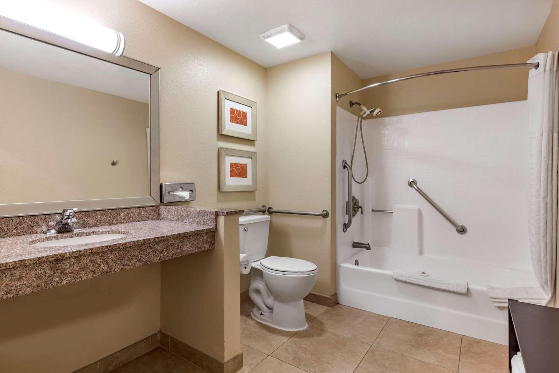 Comfort Inn & Suites Huntington Beach gallery photo in Huntington Beach, CA — image 35