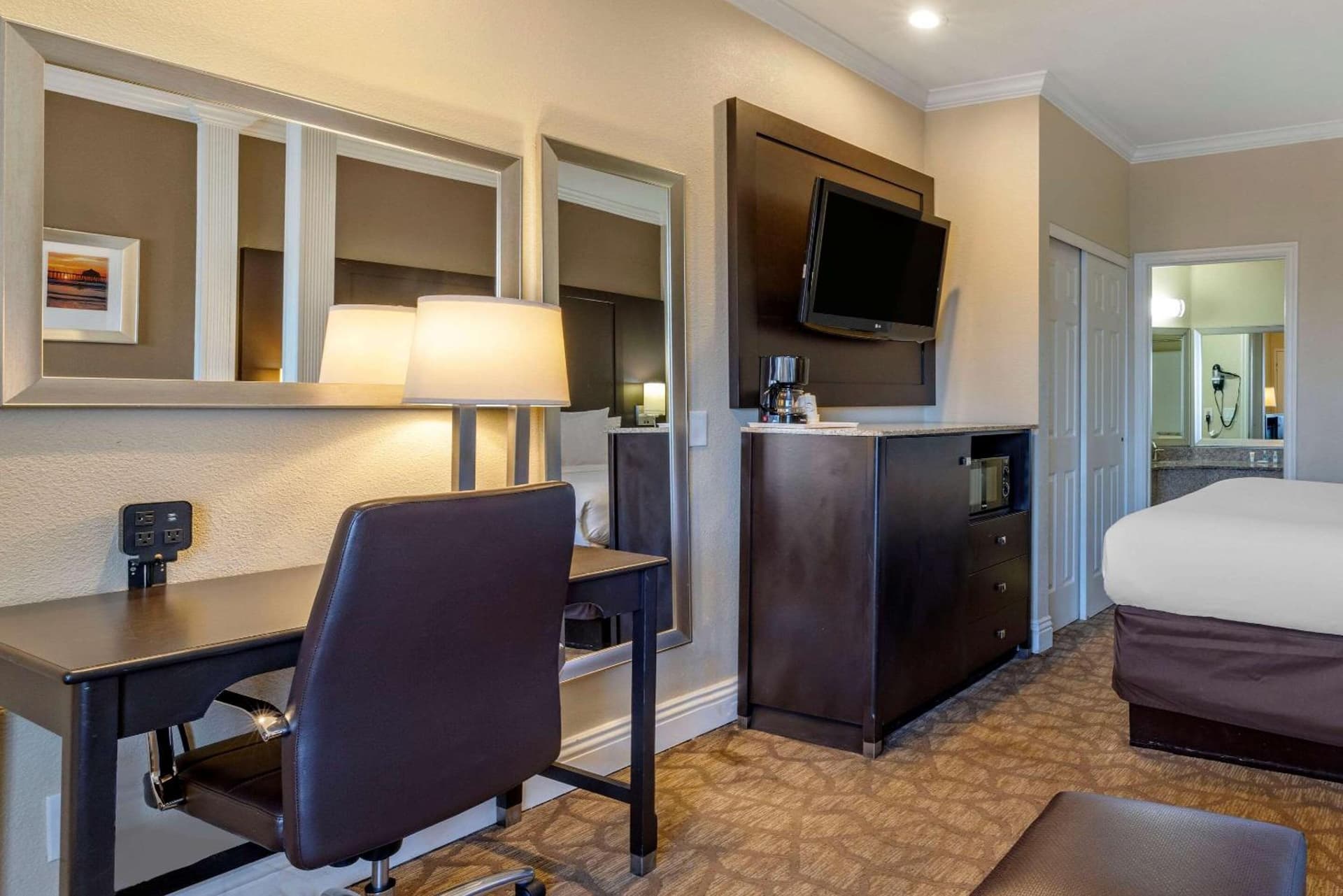 Comfort Inn & Suites Huntington Beach gallery photo in Huntington Beach, CA — image 26