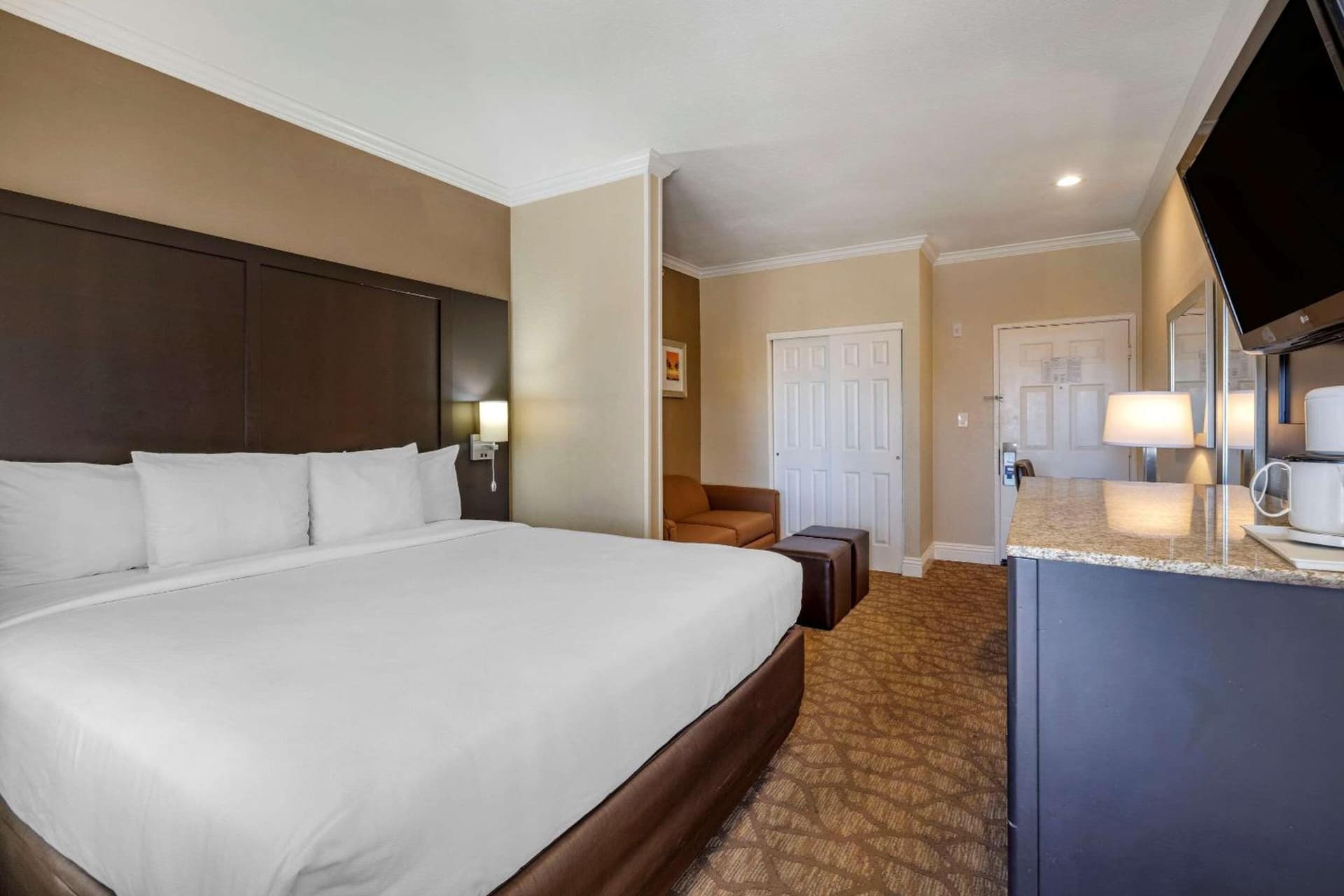 Comfort Inn & Suites Huntington Beach interior in Huntington Beach, CA — gallery photo 2