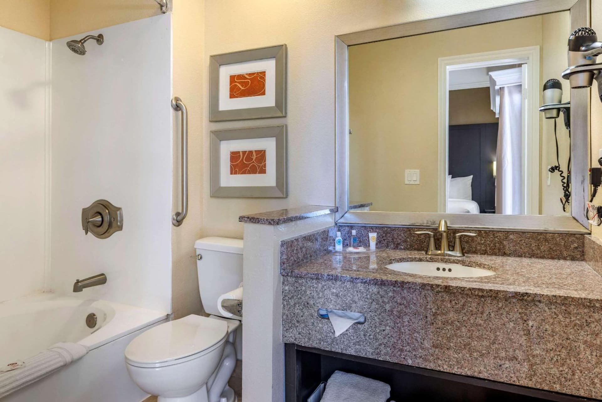 Comfort Inn & Suites Huntington Beach gallery photo in Huntington Beach, CA — image 28