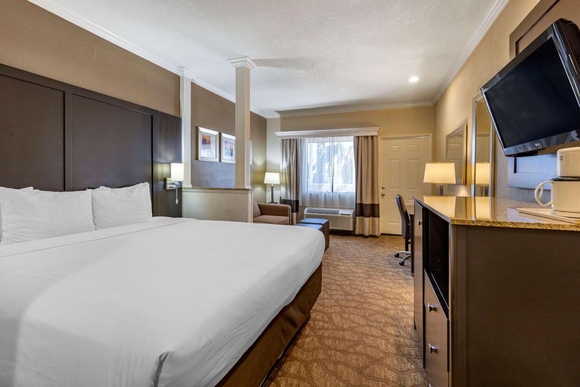Comfort Inn & Suites Huntington Beach gallery photo in Huntington Beach, CA — image 11