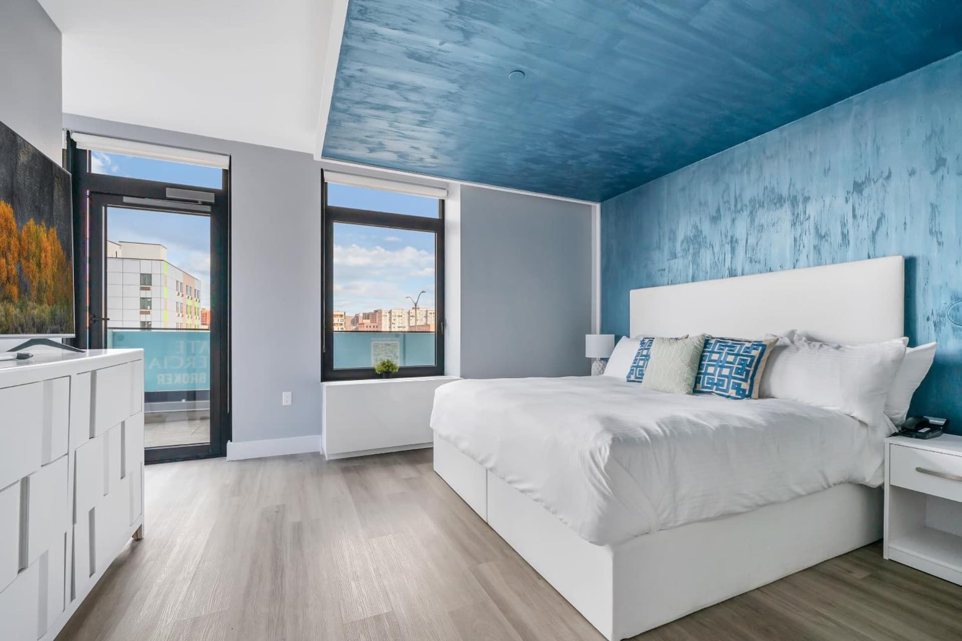 Global Luxury Suites at The Arches gallery photo in Bronx, NY — image 7