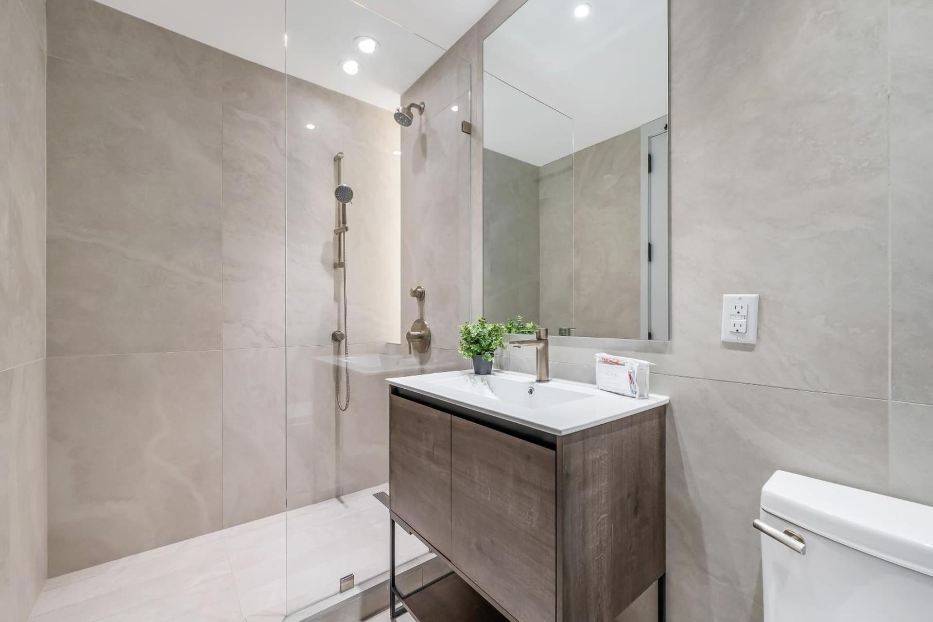 Global Luxury Suites at The Arches gallery photo in Bronx, NY — image 24