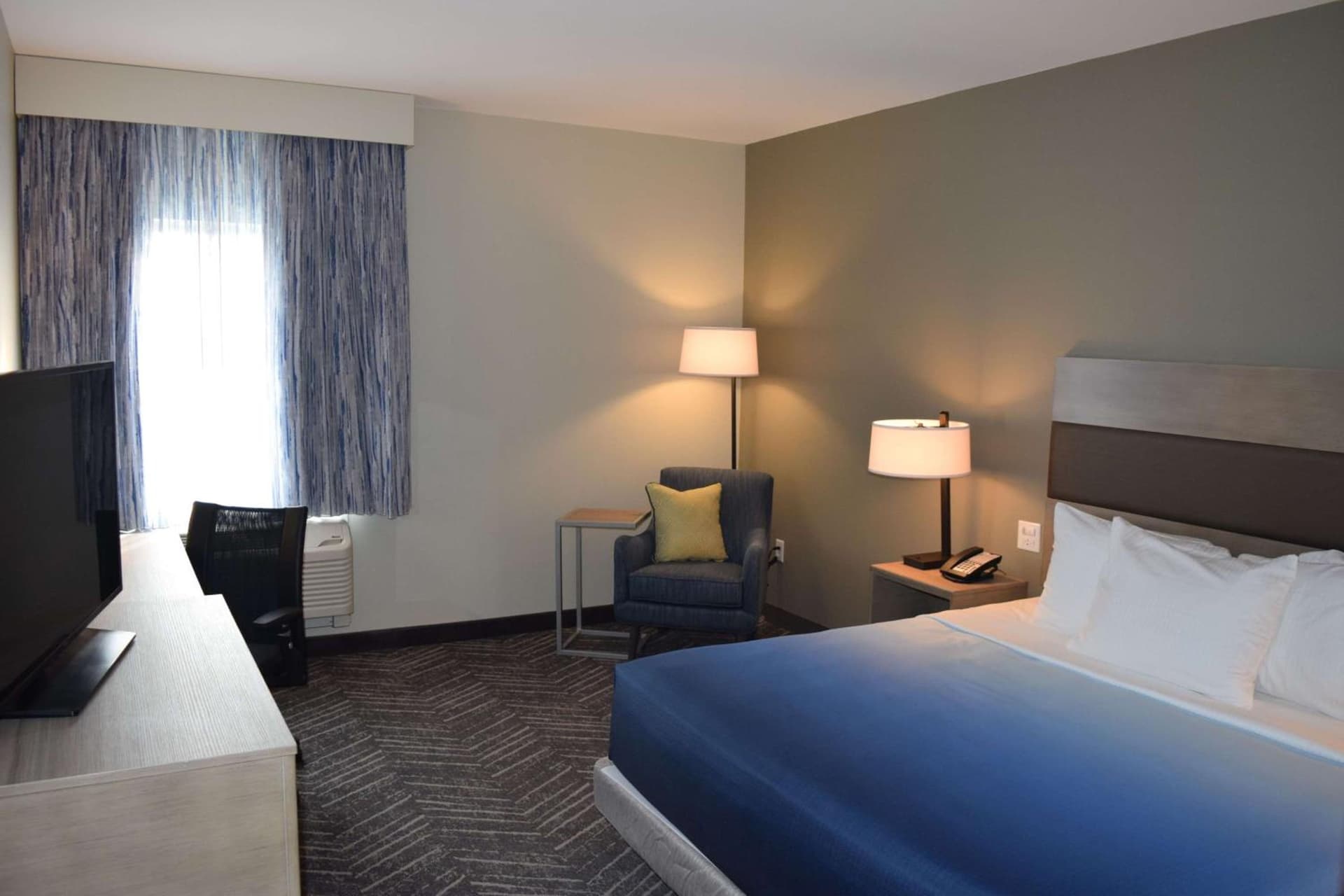 La Quinta Inn & Suites by Wyndham Middletown-Goshen gallery photo in Middletown, NY — image 23
