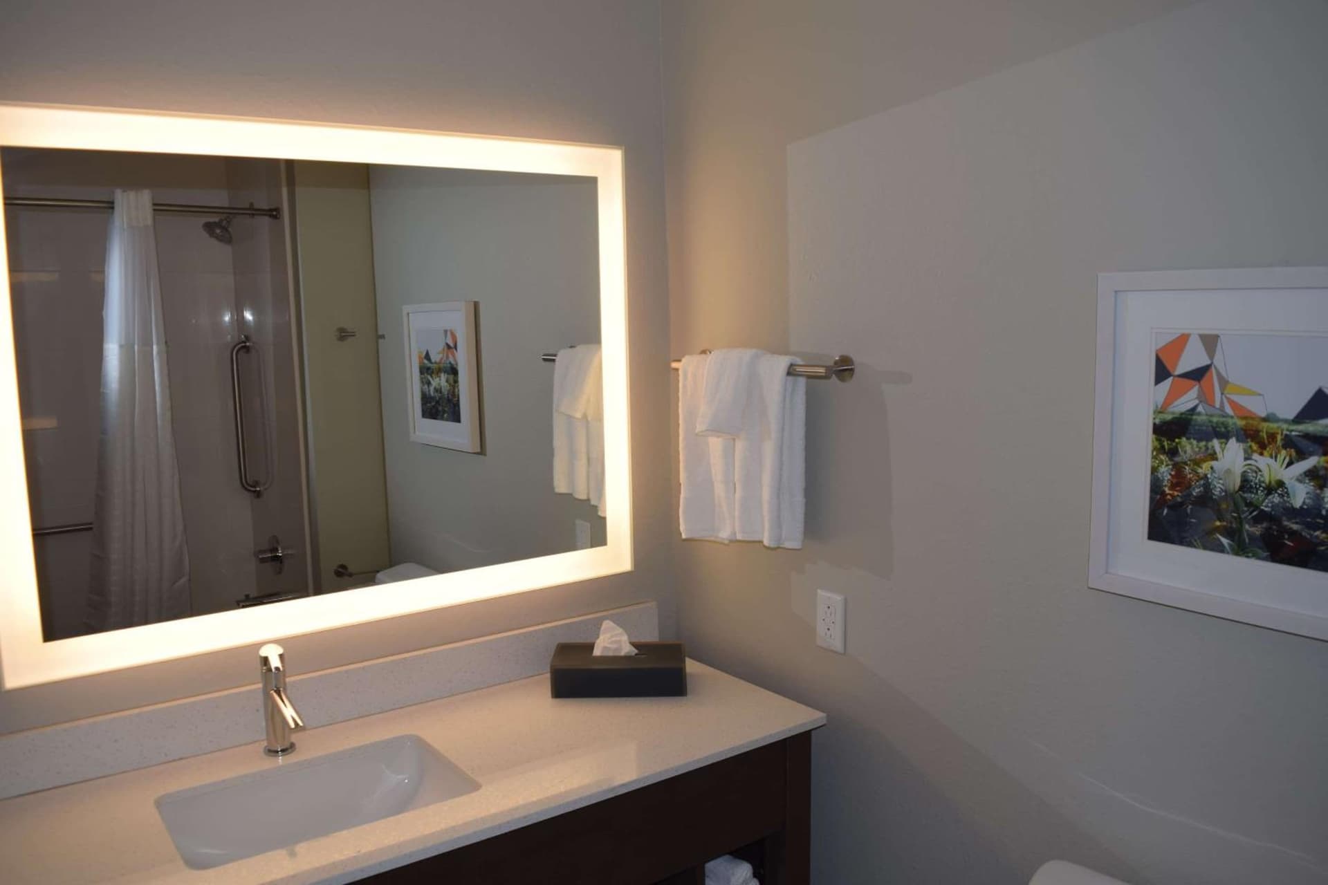 La Quinta Inn & Suites by Wyndham Middletown-Goshen gallery photo in Middletown, NY — image 17