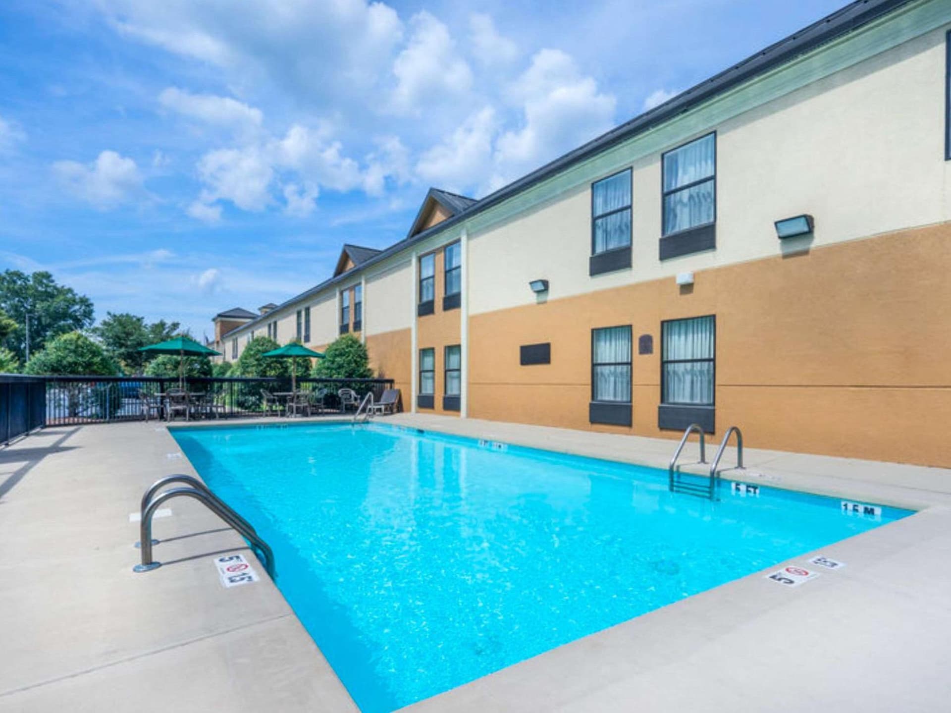 Clarion Pointe New Bern gallery photo in New Bern, NC — image 13