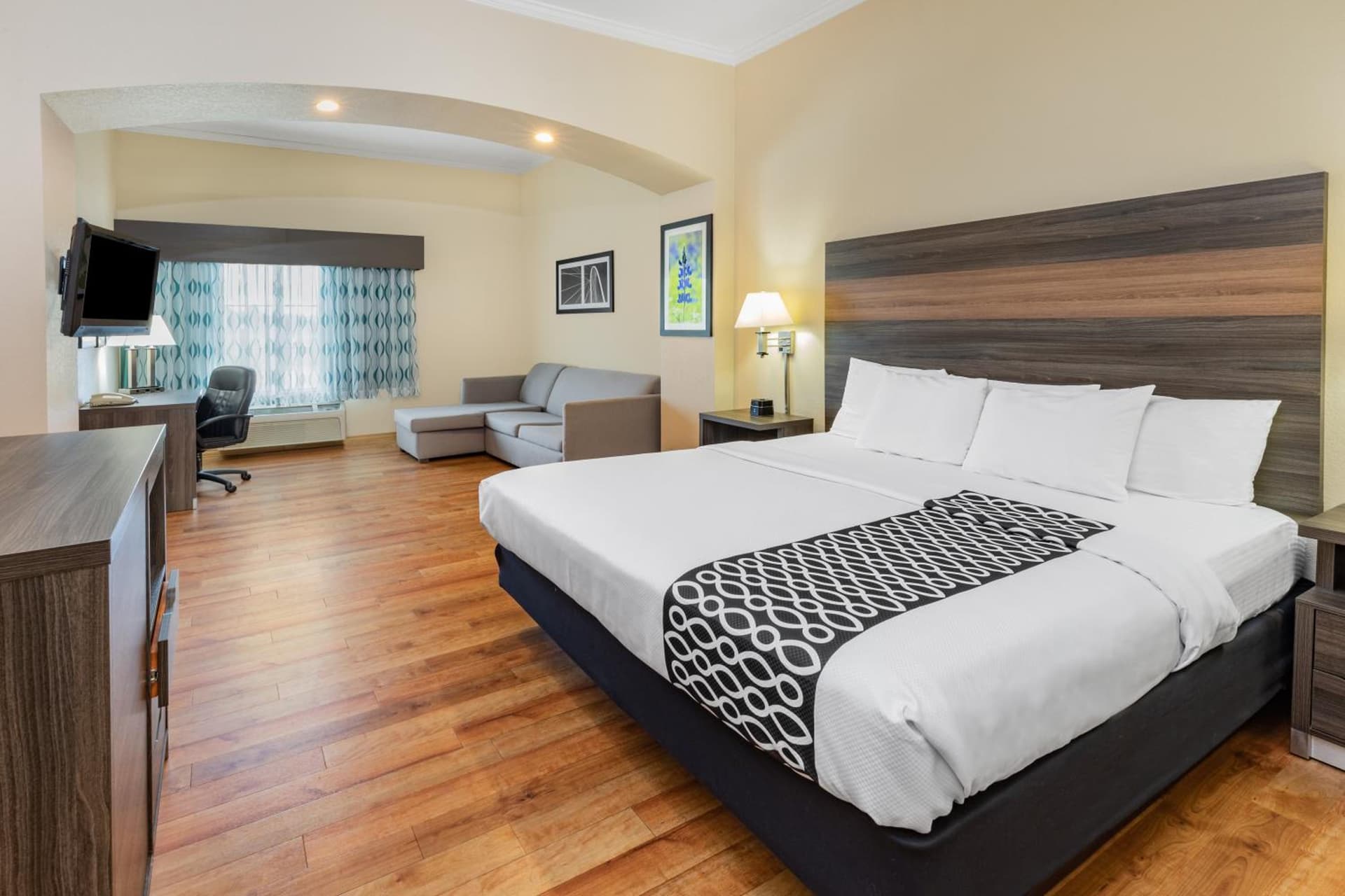 La Quinta by Wyndham Garland Harbor Point gallery photo in Garland, TX — image 12