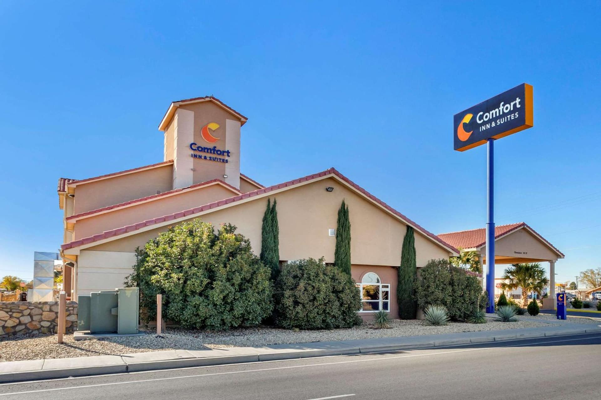 Comfort Inn & Suites Deming interior in Deming, NM — gallery photo 2