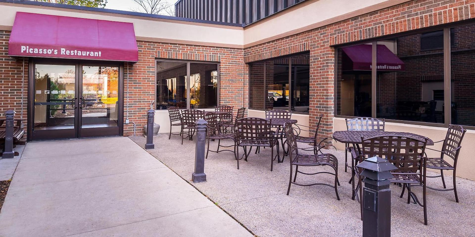 Holiday Inn Hotel & Suites Warren by IHG property views in Warren, MI — gallery photo 3
