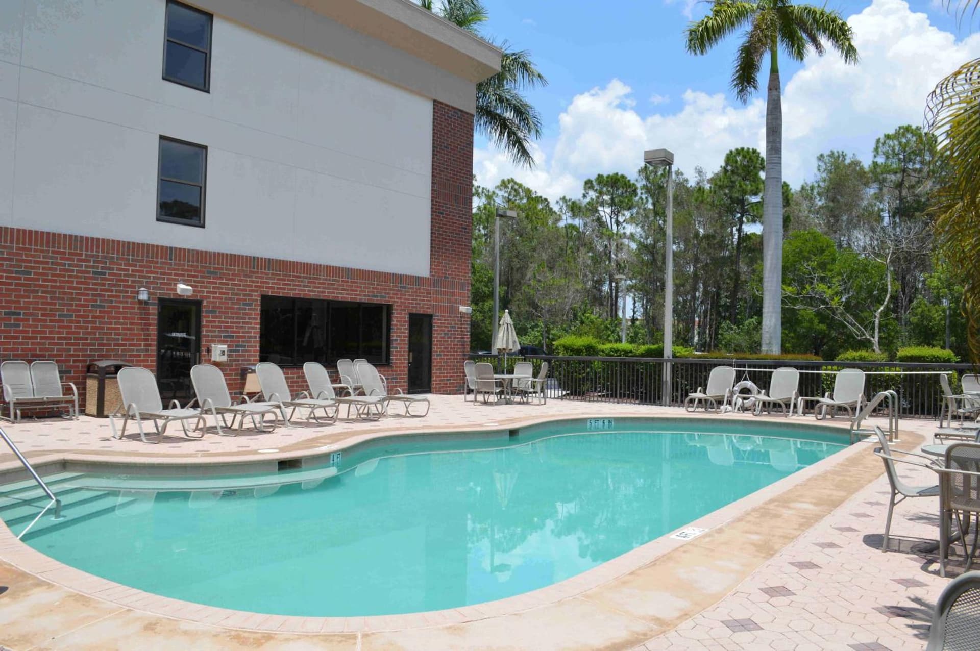 Days Inn & Suites by Wyndham Fort Myers Near JetBlue Park gallery photo in Fort Myers, FL — image 33