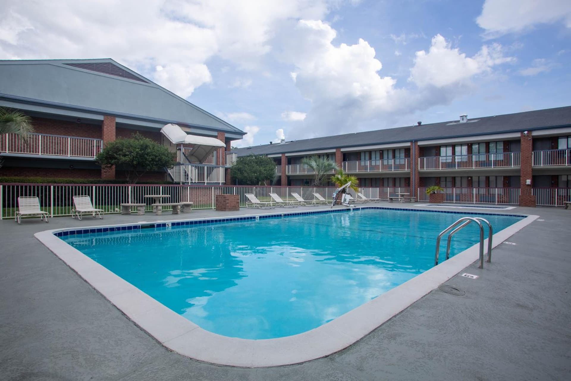 Days Inn by Wyndham Mobile I-65 gallery photo in Mobile, AL — image 54