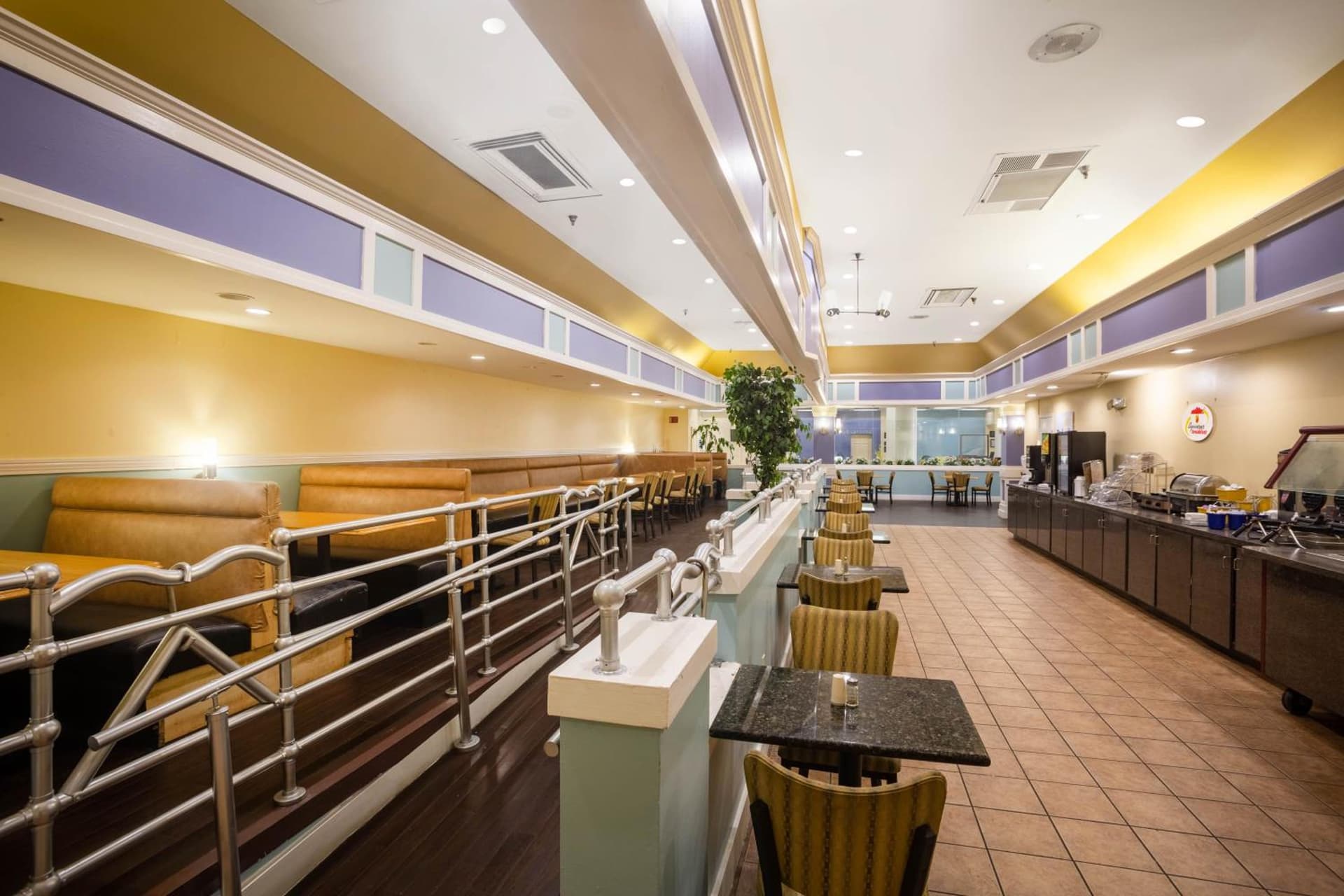Days Inn by Wyndham Mobile I-65 gallery photo in Mobile, AL — image 23