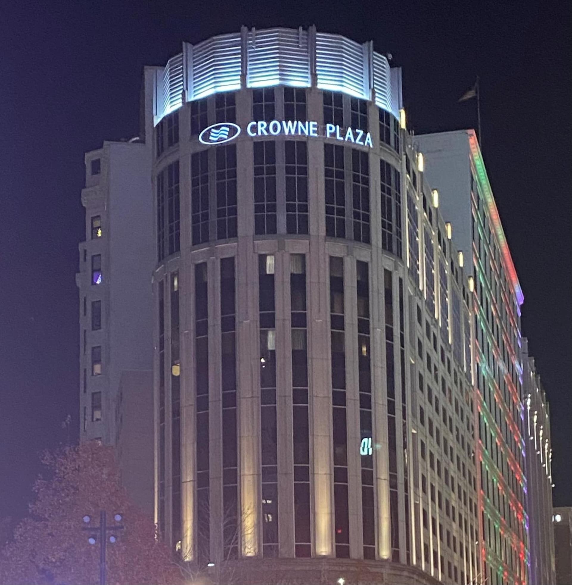 Crowne Plaza Cleveland at Playhouse Square by IHG interior in Cleveland, OH — gallery photo 2