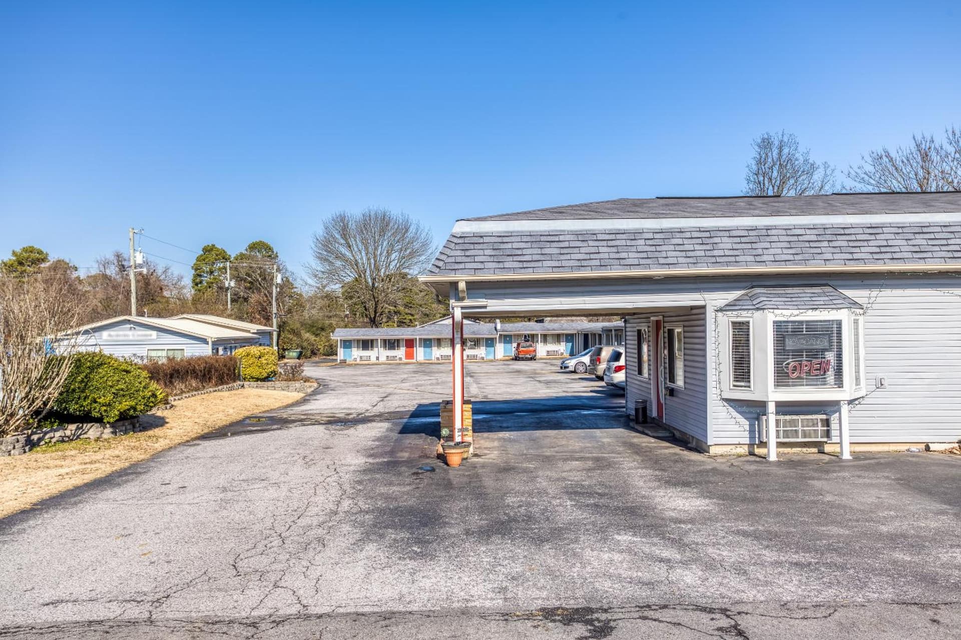 OYO Hotel Heber Springs Lakeside interior in Heber Springs, AR — gallery photo 2