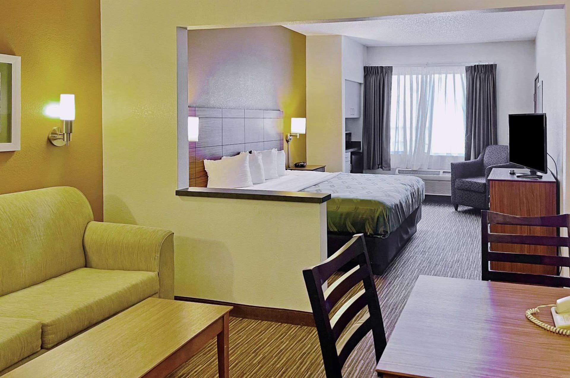 Hotel El Paso property views in El Paso, TX — gallery photo 3