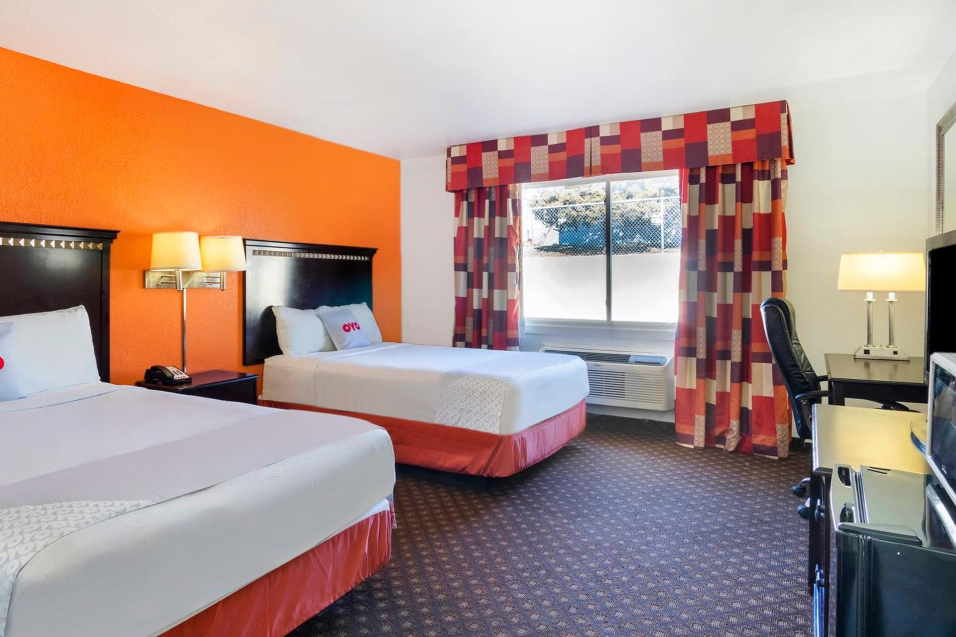 Travelodge By Wyndham Dodge City KS interior in Dodge City, KS — gallery photo 2