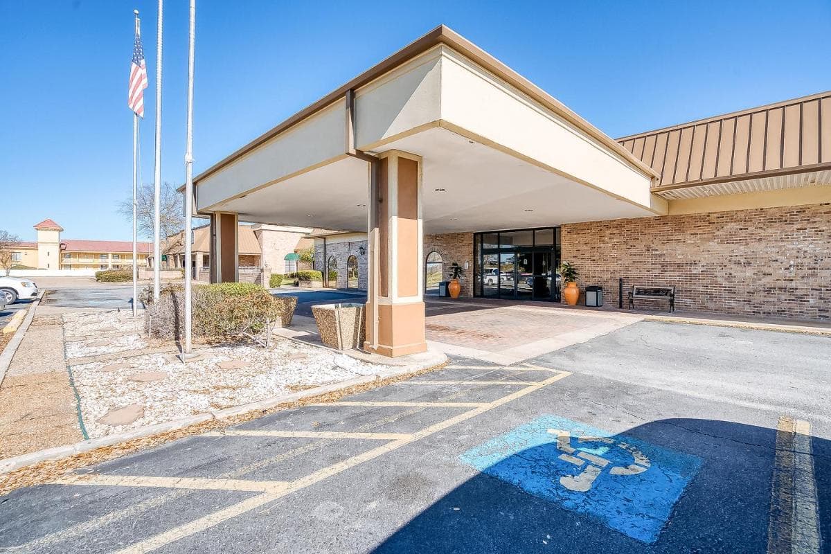 OYO Hotel Monroe LA I-20 featured exterior or lobby in Monroe, LA — similar hotel