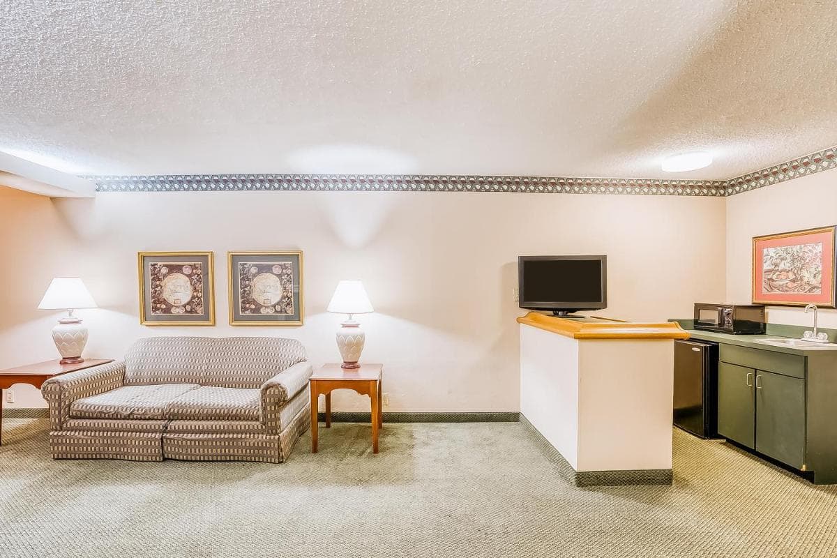 OYO Hotel Monroe LA I-20 gallery photo in Monroe, LA — image 25