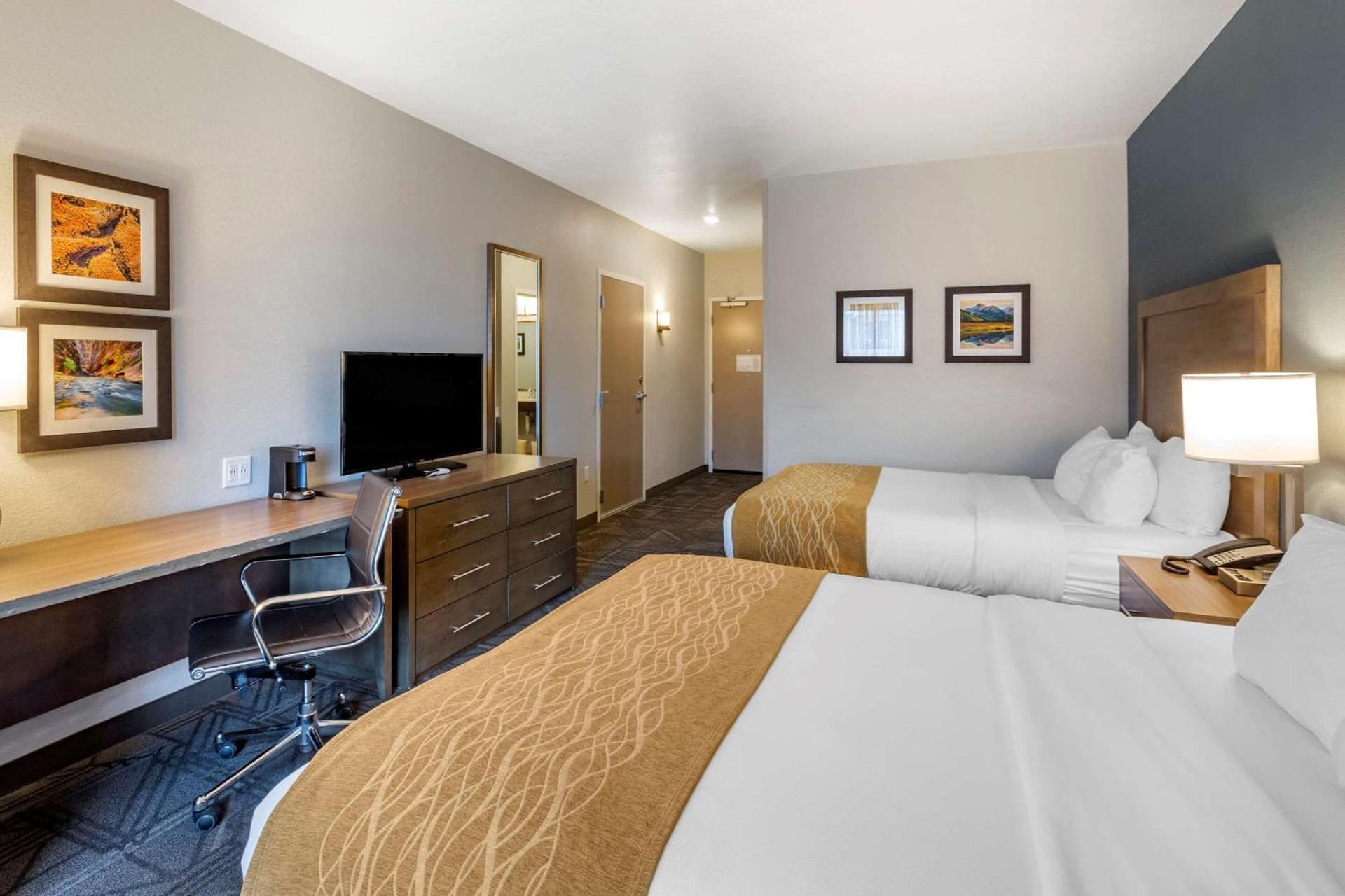 Comfort Inn & Suites Salt Lake City Airport property views in Salt Lake City, UT — gallery photo 3