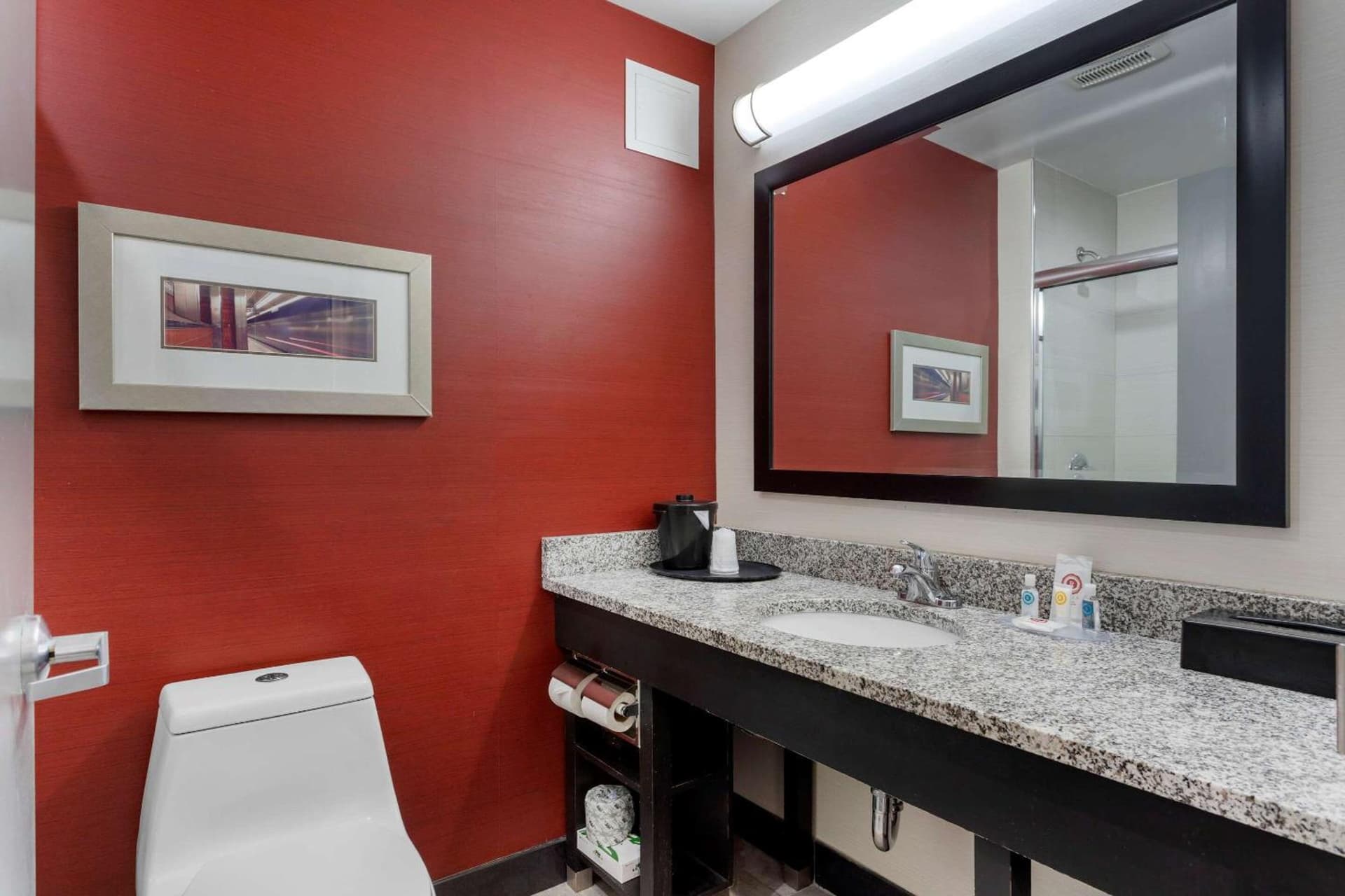 Comfort Inn & Suites near Stadium gallery photo in Bronx, NY — image 21