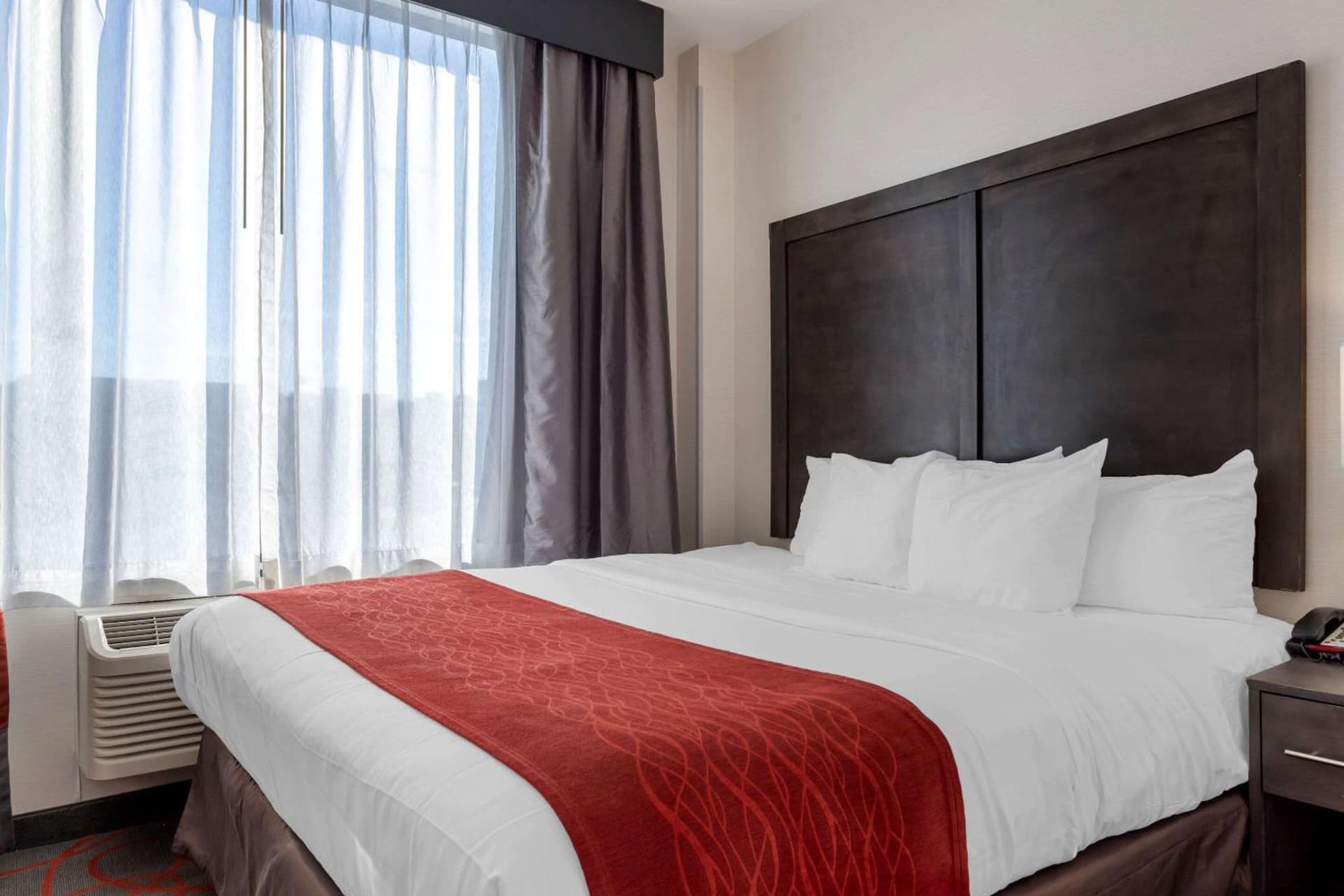 Comfort Inn & Suites near Stadium gallery photo in Bronx, NY — image 51
