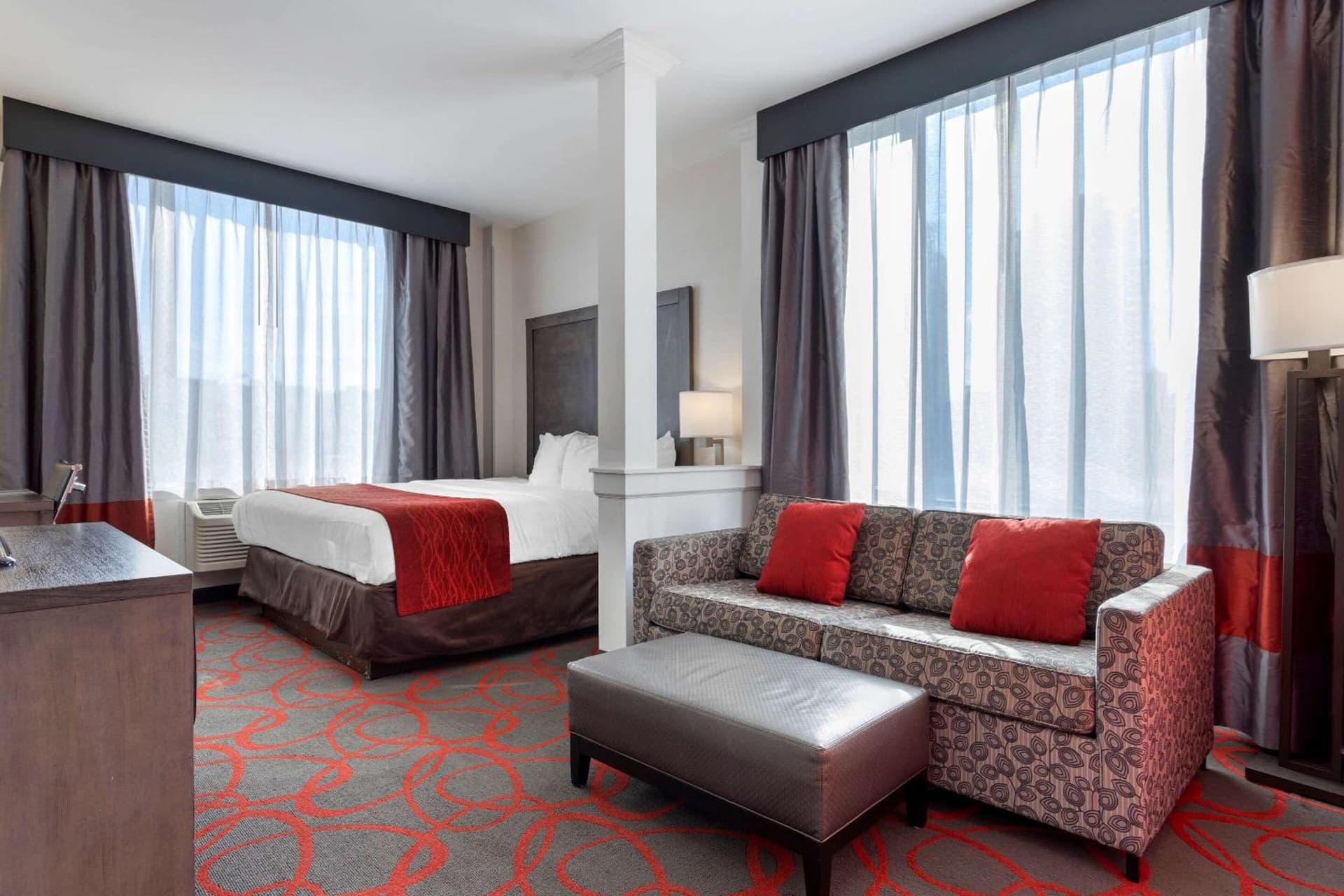 Comfort Inn & Suites near Stadium interior in Bronx, NY — gallery photo 2