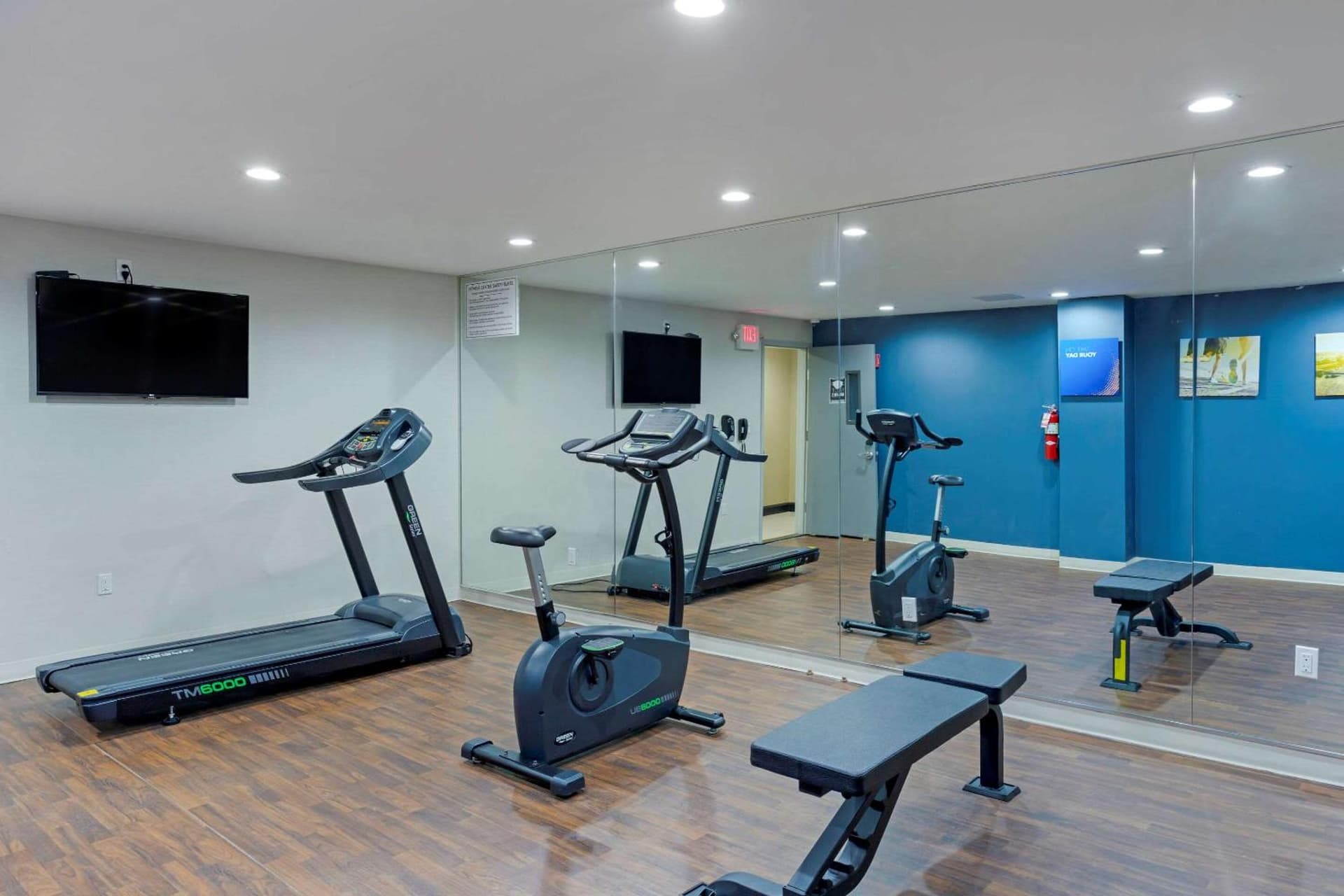 Comfort Inn & Suites near Stadium gallery photo in Bronx, NY — image 43