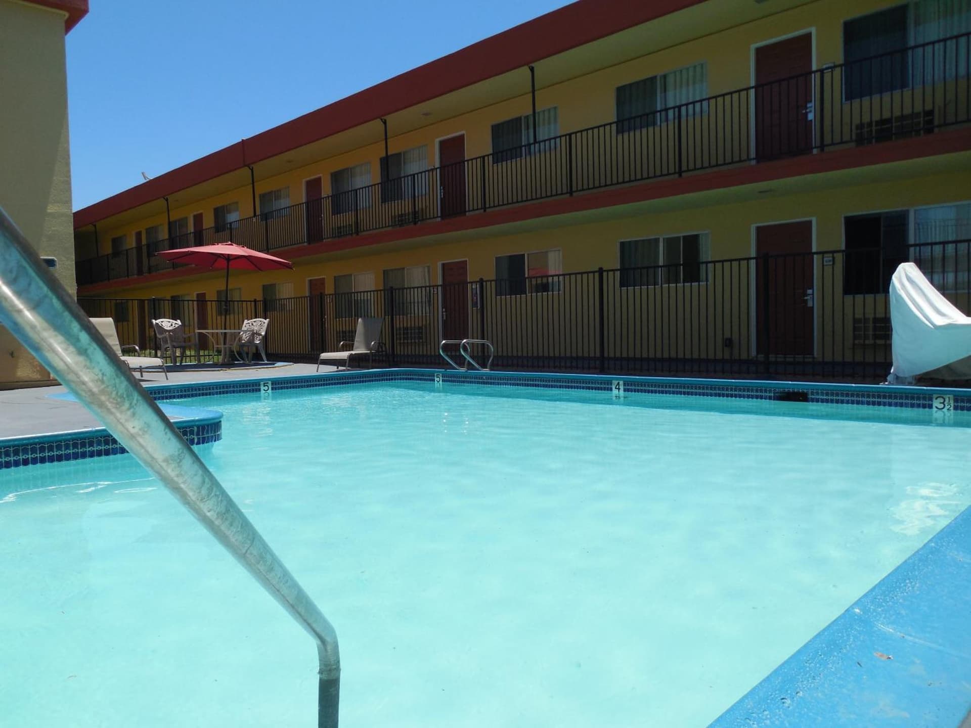 Howard Johnson Suites by Wyndham San Diego Chula Vista BayFront gallery photo in Chula Vista, CA — image 14