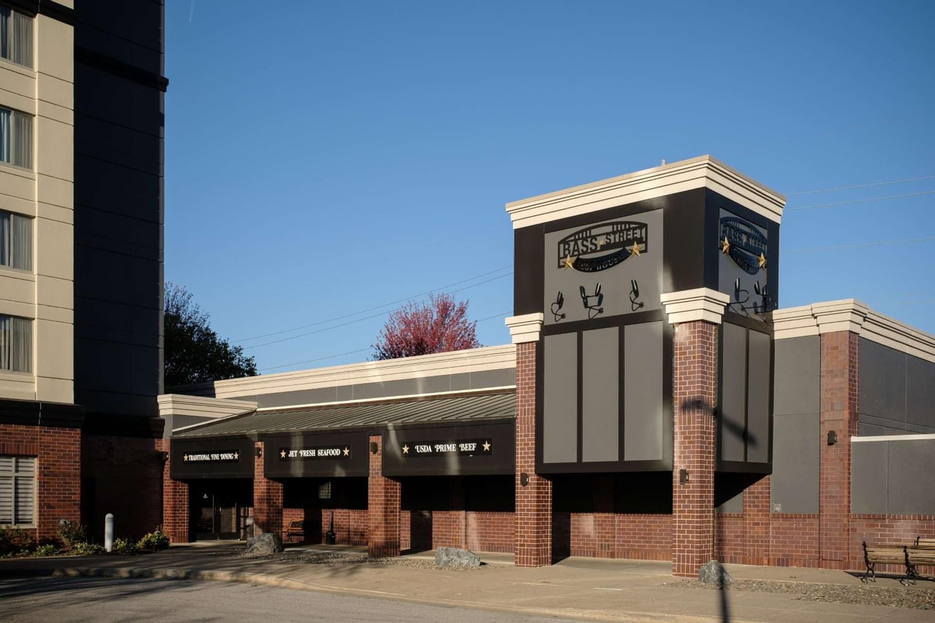 Wyndham Moline on John Deere Commons featured exterior or lobby in Moline, IL — similar hotel