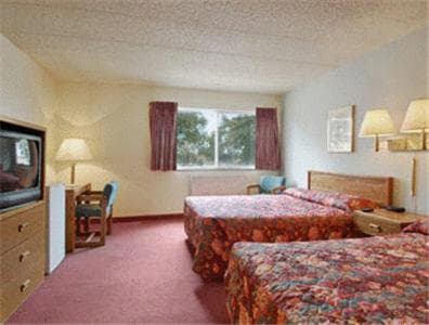 Sunset Inn & Suites property views in Lincoln, NE — gallery photo 3