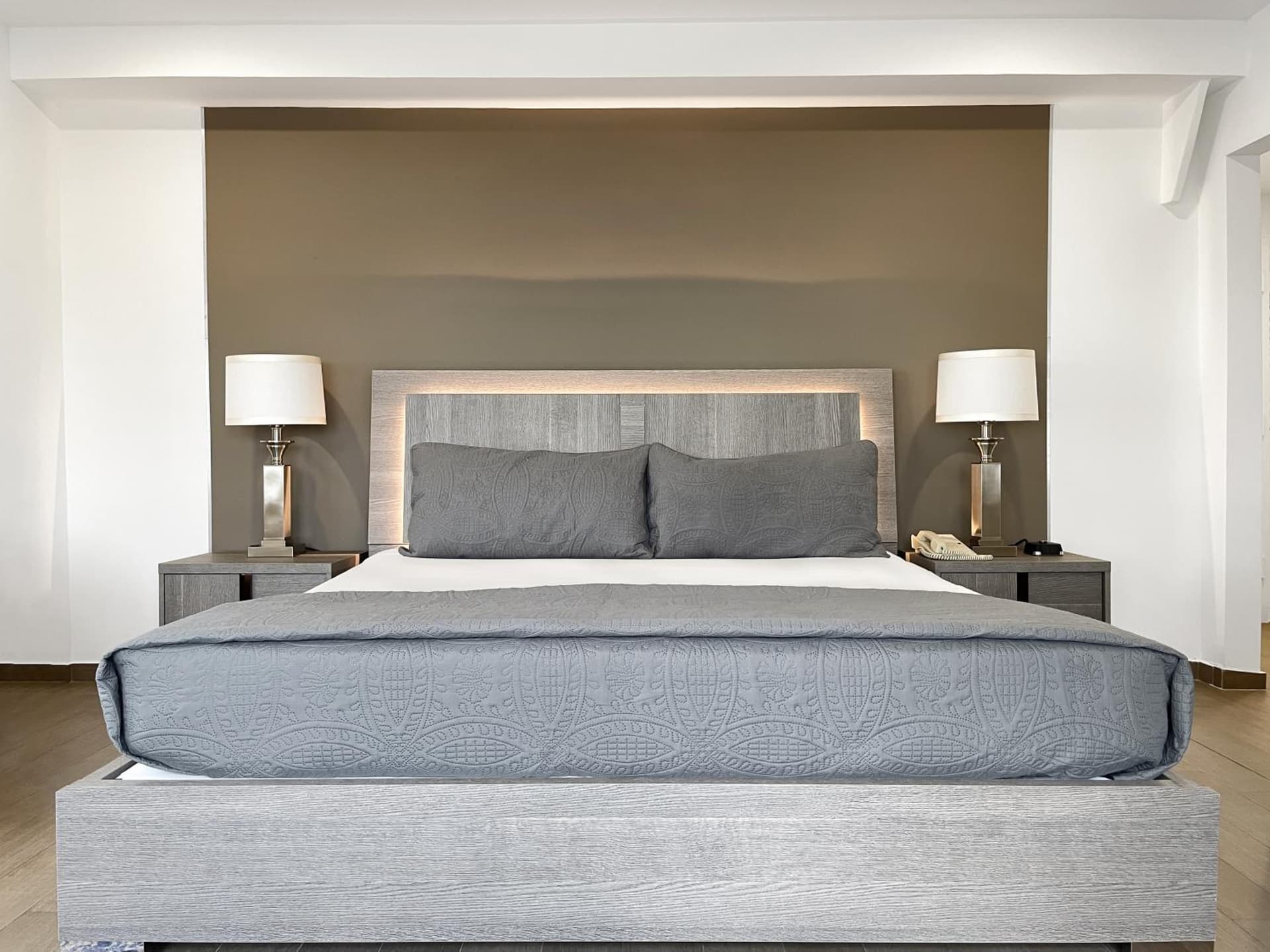 Hotel Sheldon interior in Hollywood, FL — gallery photo 2