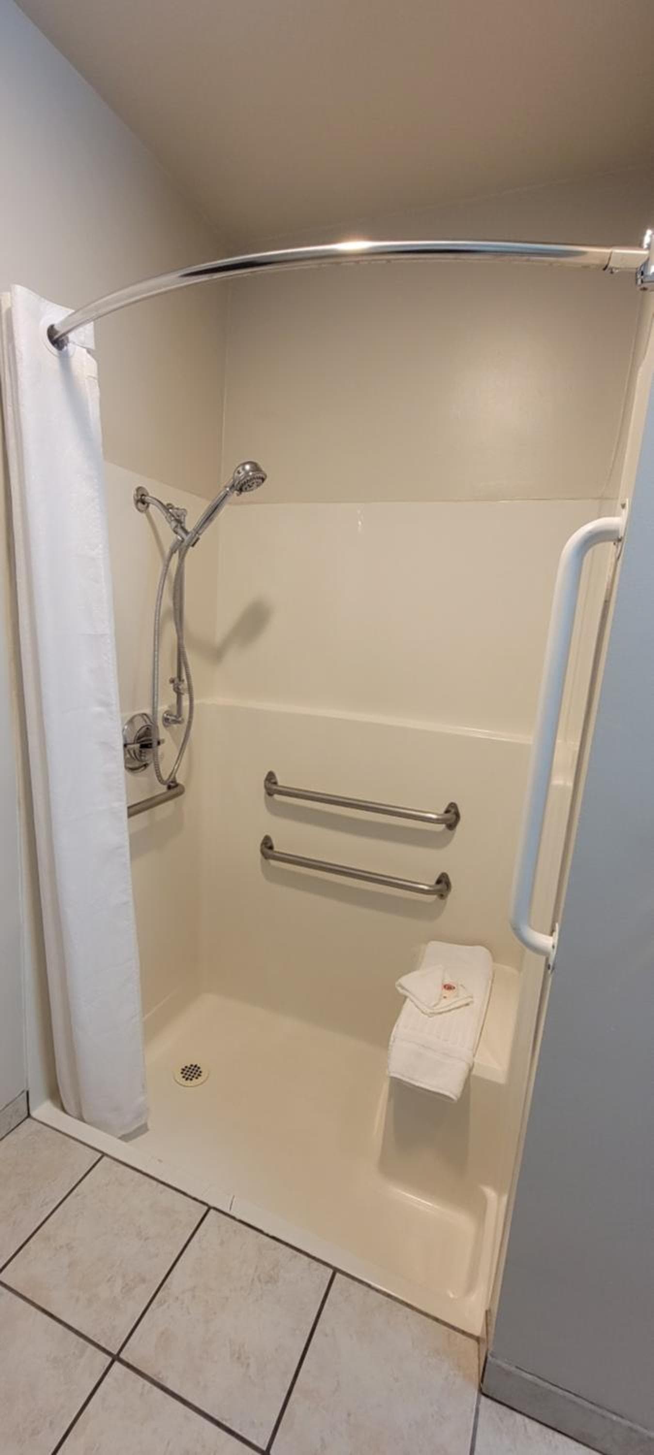 Quality Inn & Suites Fresno Northwest interior in Fresno, CA — gallery photo 2
