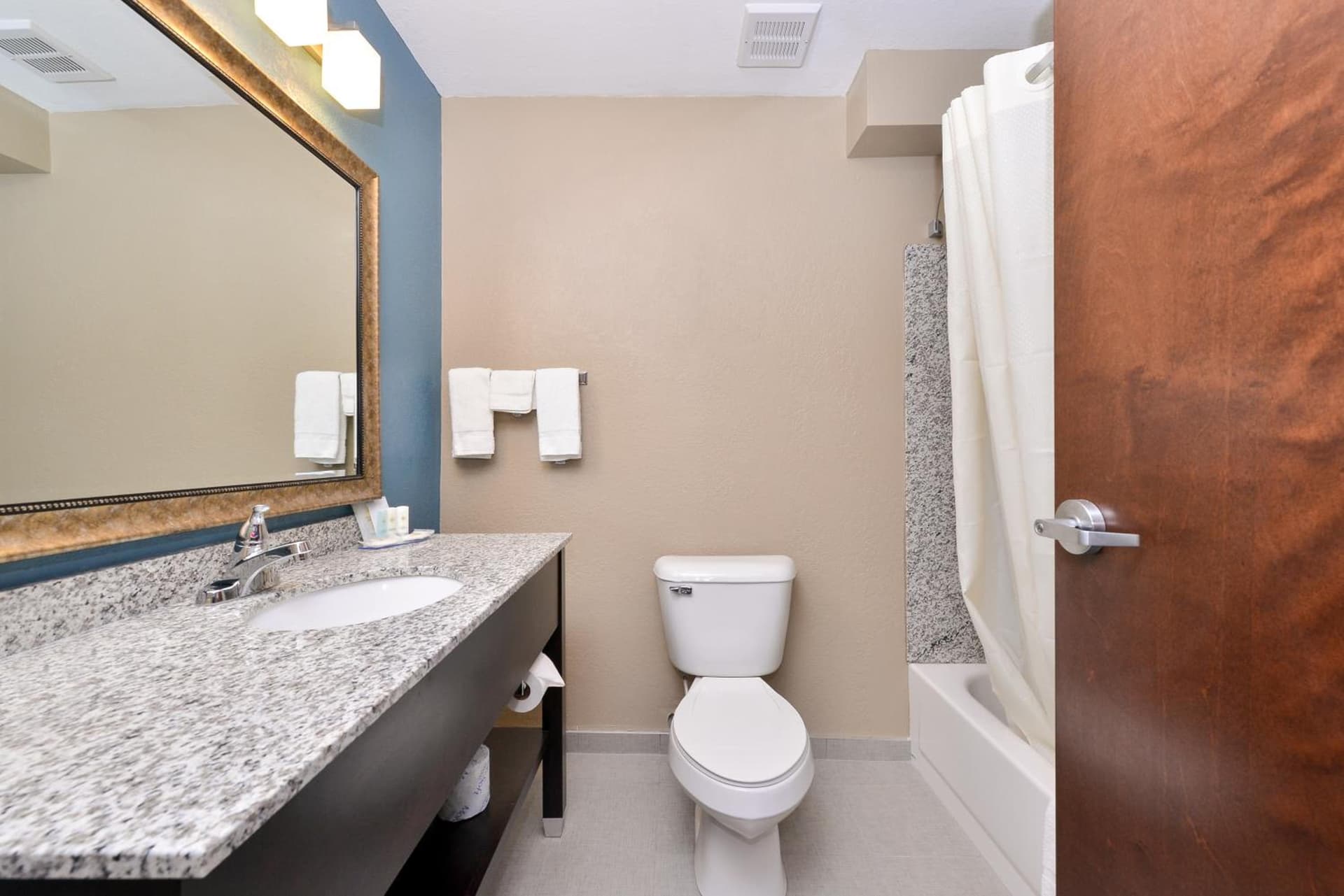 Comfort Inn & Suites Springfield I-55 gallery photo in Springfield, IL — image 18
