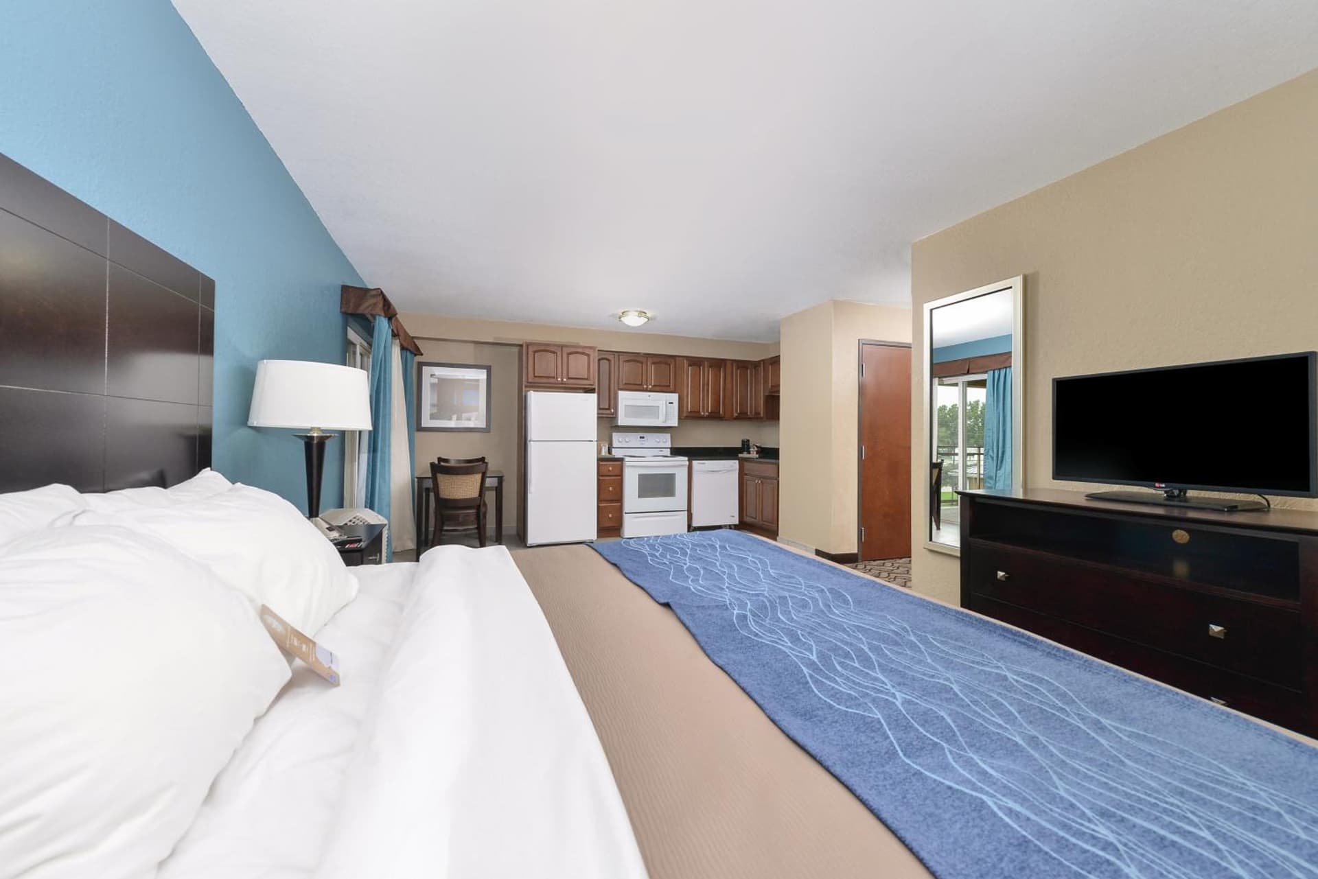 Comfort Inn & Suites Springfield I-55 property views in Springfield, IL — gallery photo 3