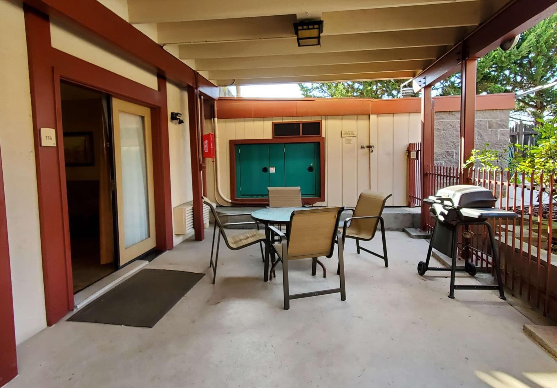 Best Western Plus Humboldt House Inn property views in Garberville, CA — gallery photo 3