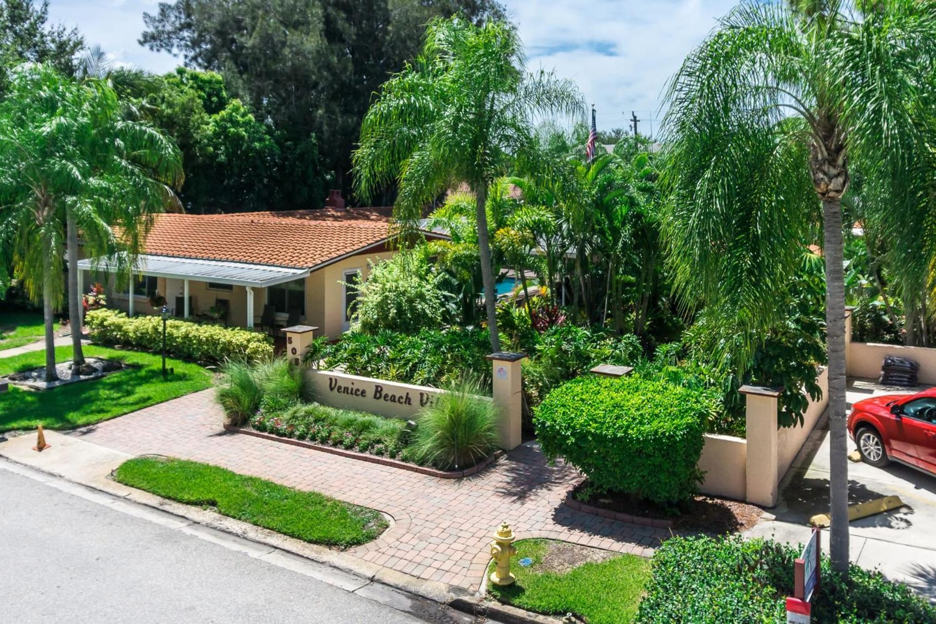 Tropical Villas Of Venice Beach featured exterior or lobby in Venice, FL — similar hotel